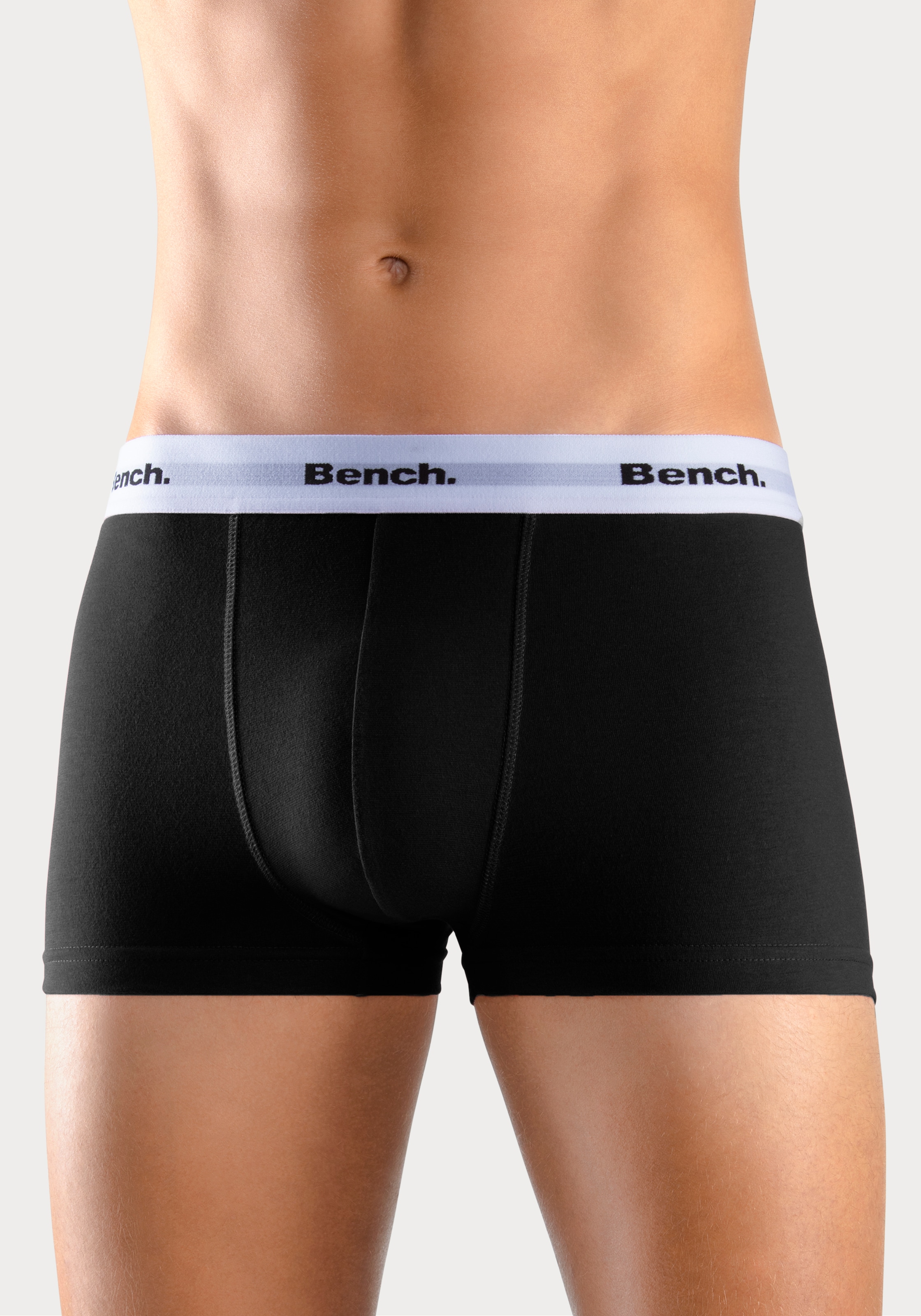 Bench. Boxershorts, (Packung, 4 St.), in Hipster-Form mit kontrastfarbenem Bund