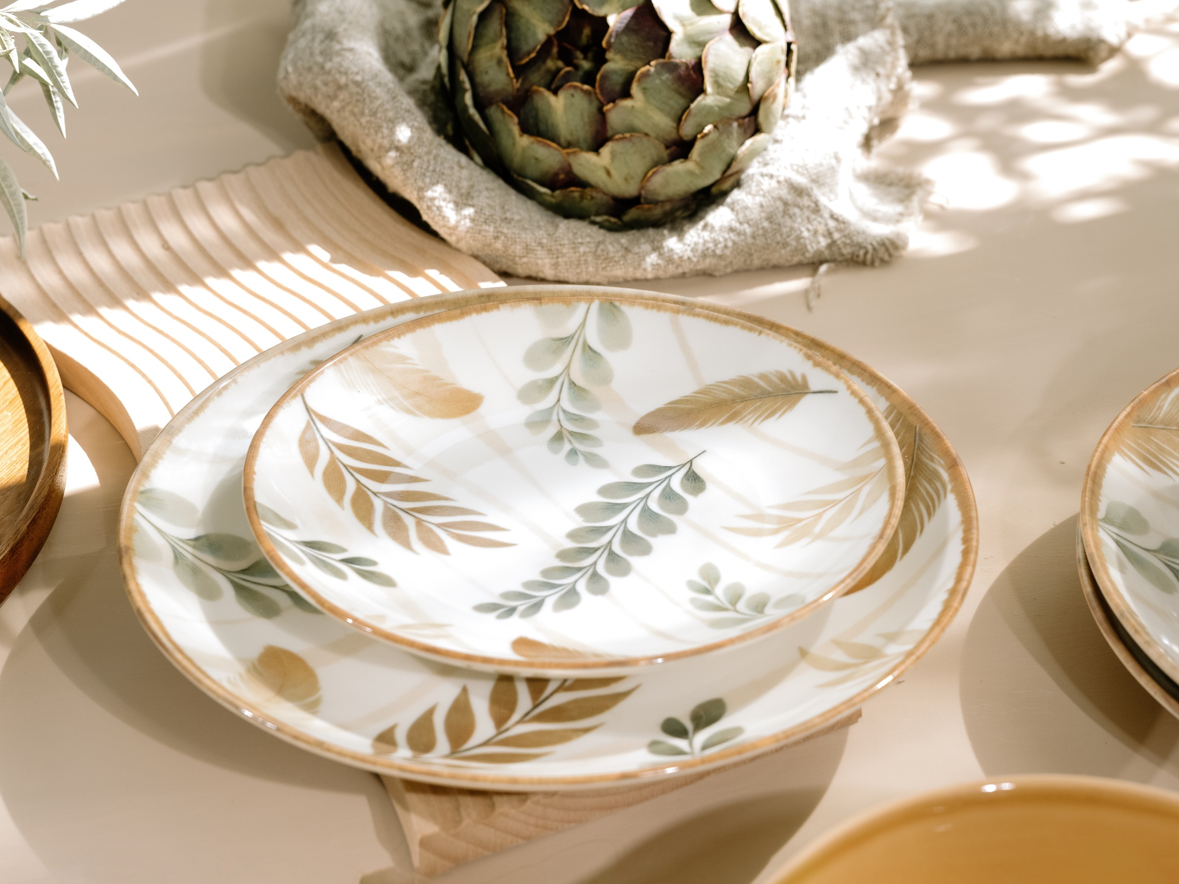 CreaTable Teller-Set »Blätter, Geschirr-Set, 12-tlg.« Robustes Steingut, cremefarbener Scherben