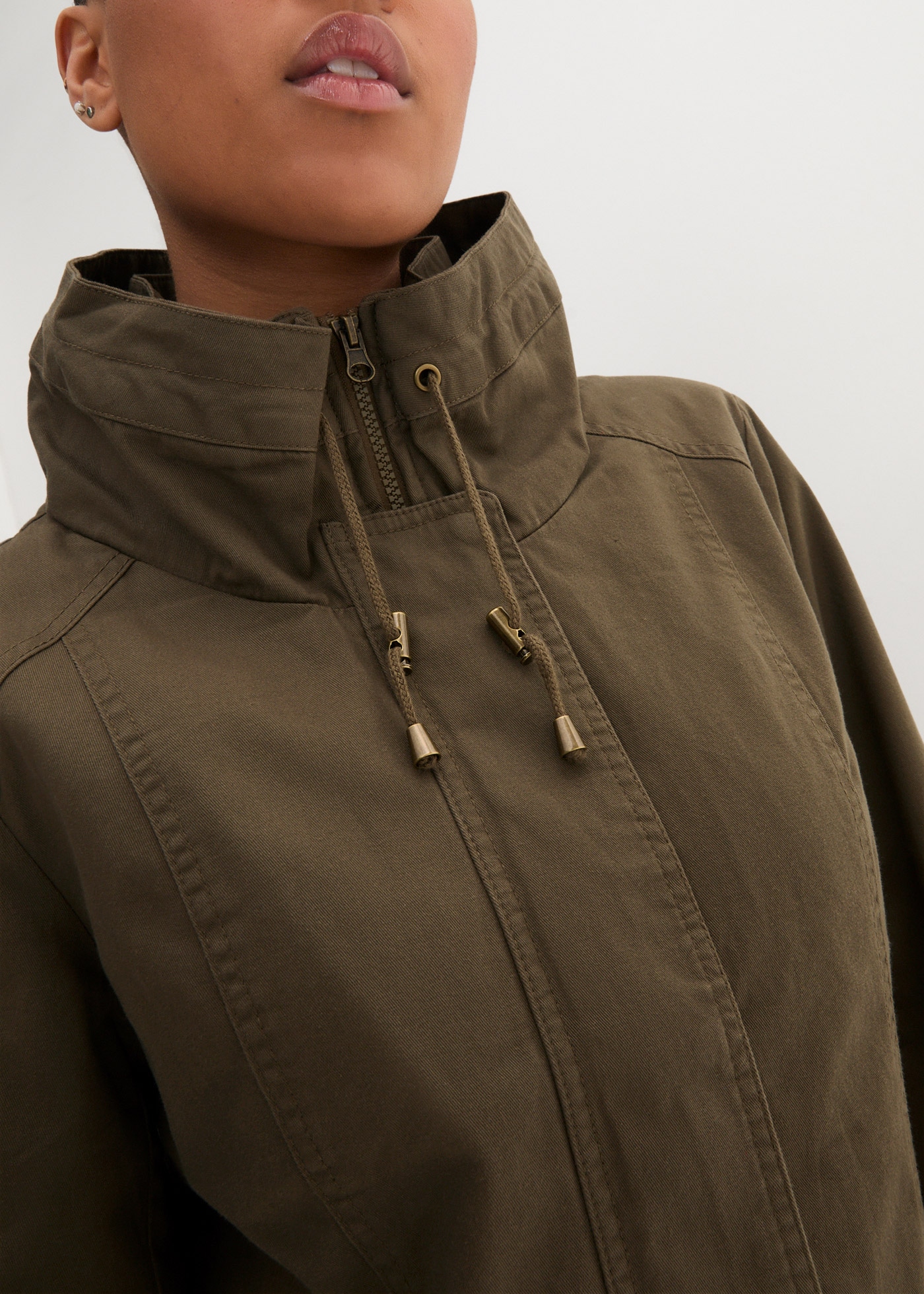 bonprix Parka »Baumwoll-Kurzparka mit Stehkragen, talliert« Baumwoll-Kurzparka mit Stehkragen, talliert