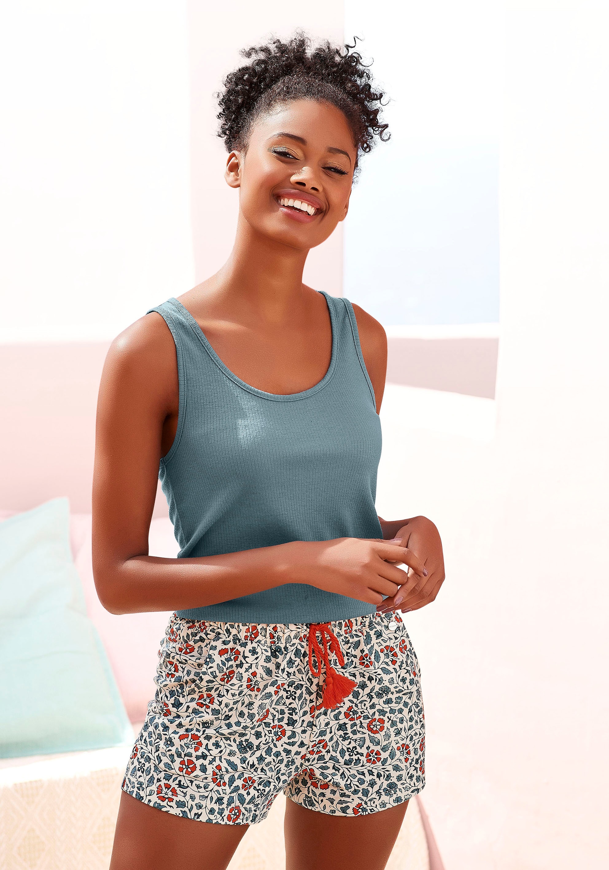 LASCANA Schlafshorts, im Blumen Allover-Druck