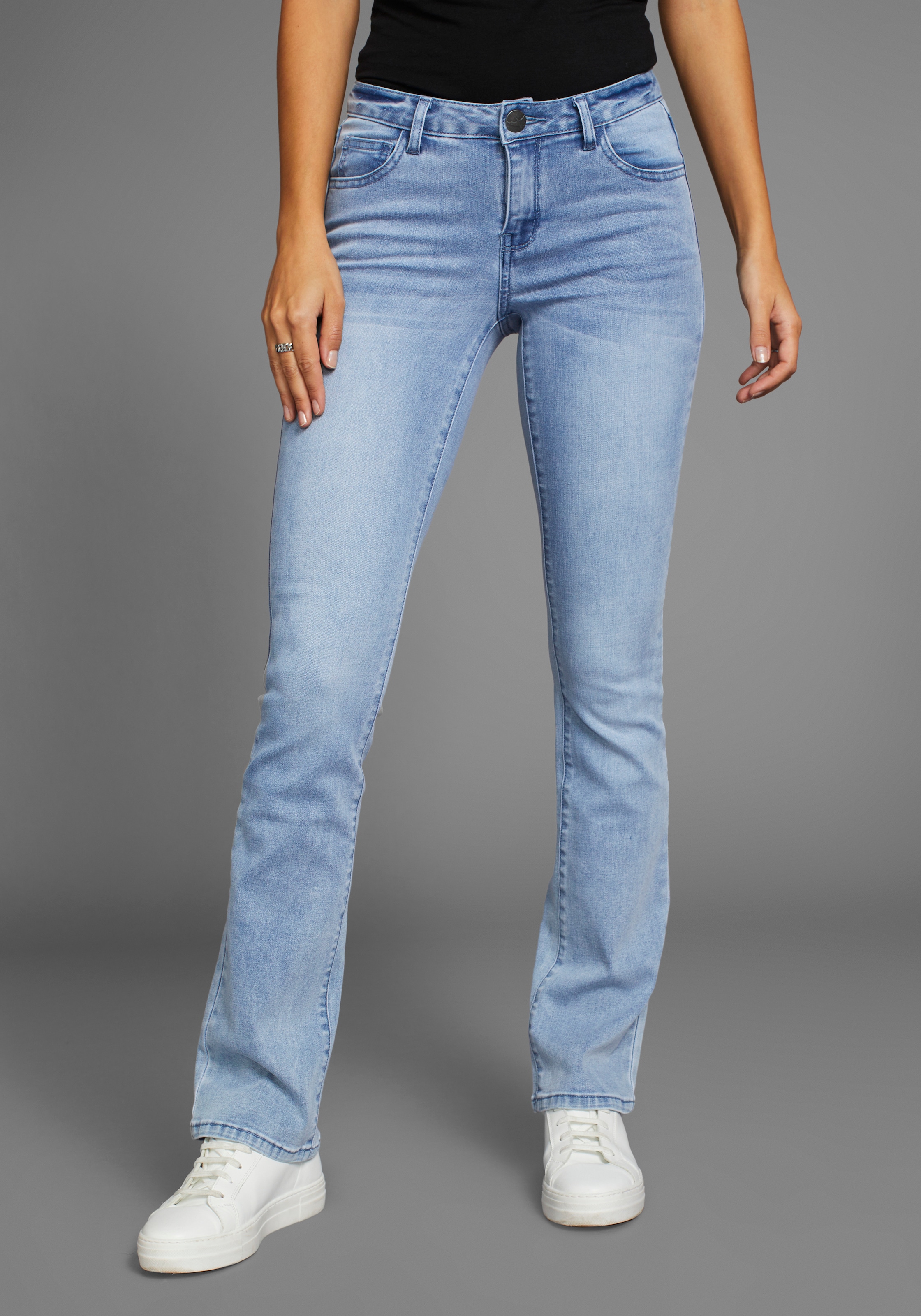 Arizona Bootcut-Jeans »Ultra-Stretch«, normale Passform, Baby-Bootcut, Used-Look-Waschung