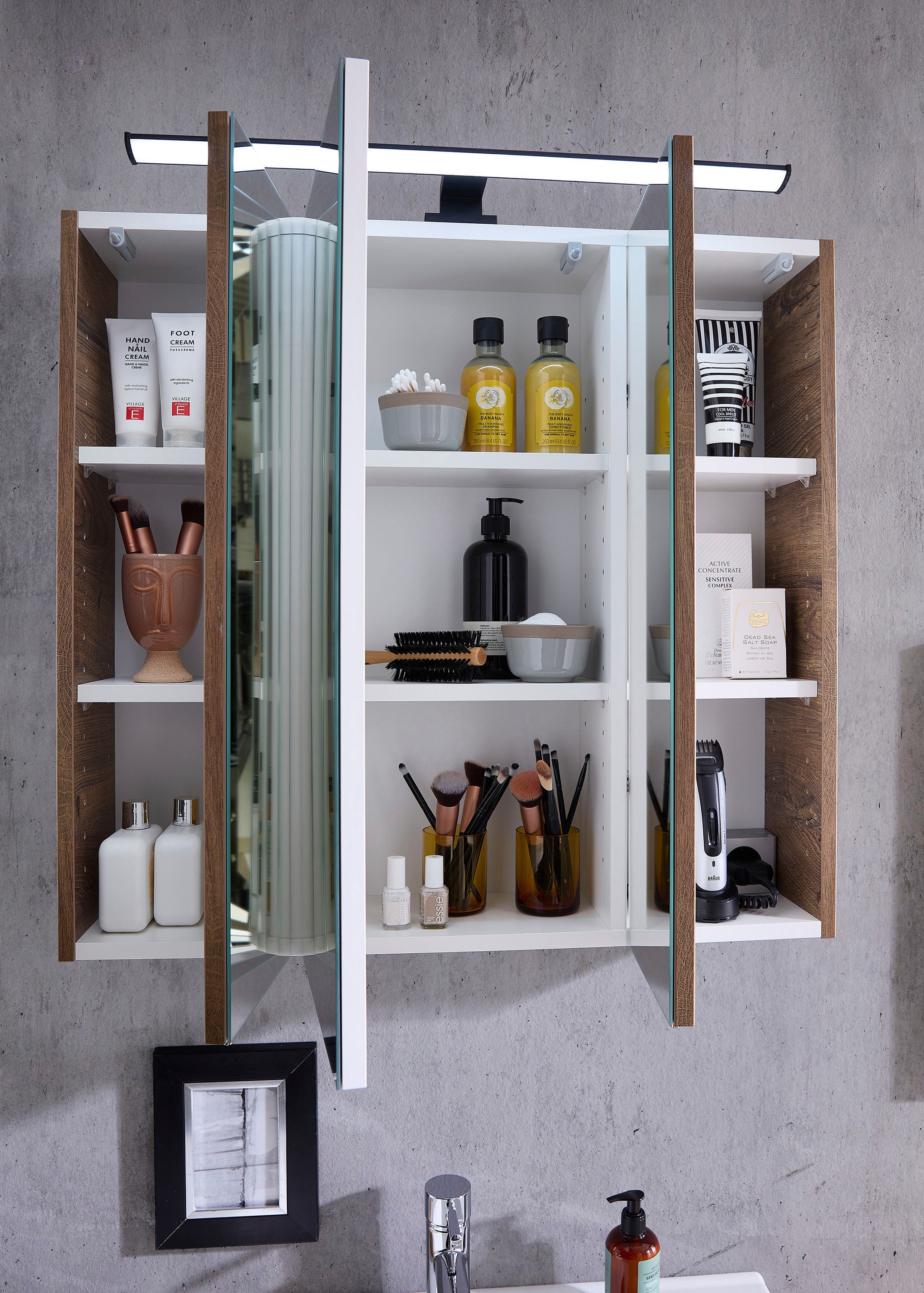 Saphir Spiegelschrank »Quickset 374 Badschrank, 3 Spiegeltüren, 6 Einlegeböden, 75 cm breit« inkl. LED-Beleuchtung, Türdämpfer, Schalter-/Steckdosenkombination