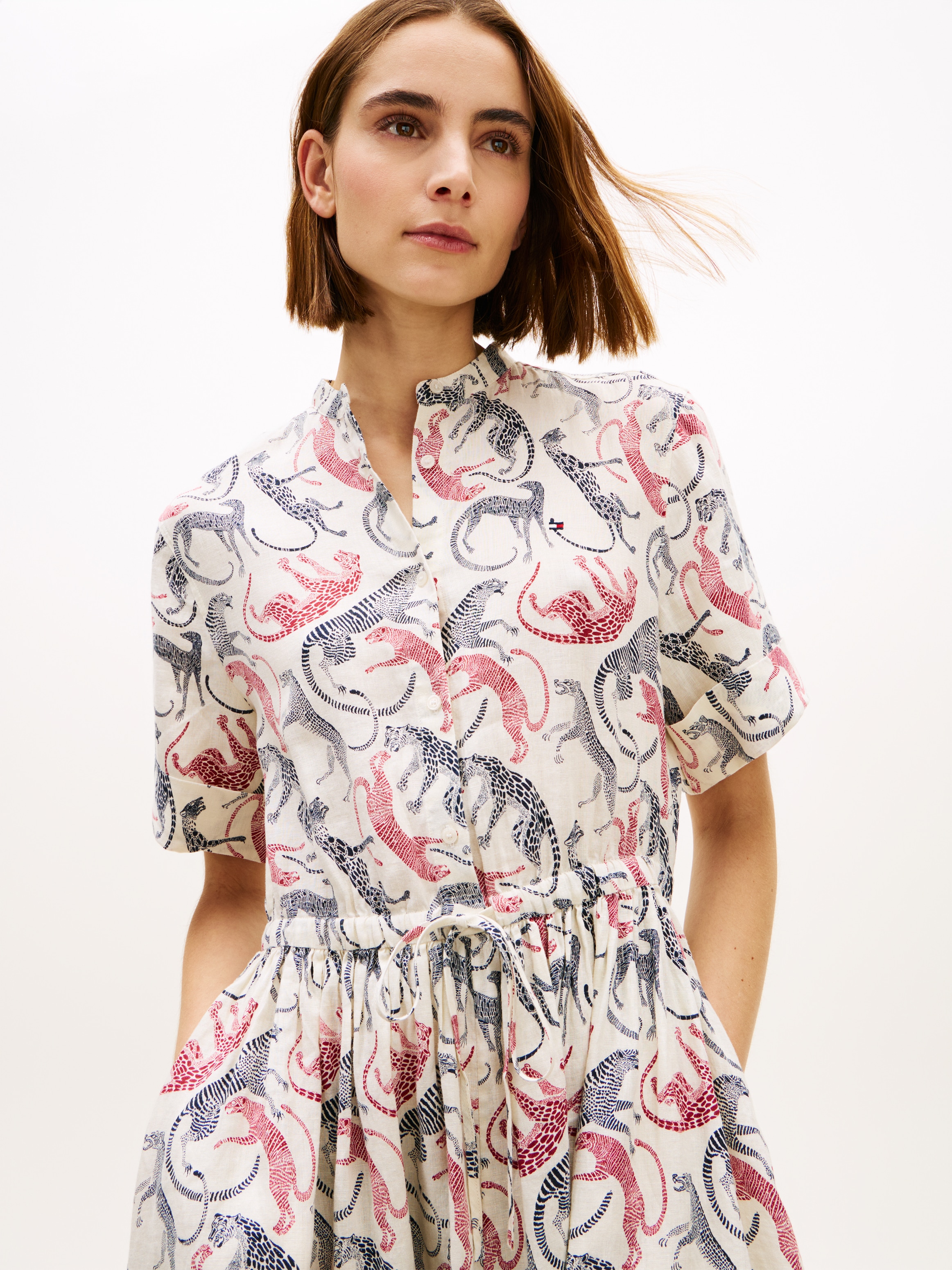 Tommy Hilfiger Sommerkleid »ESS LINEN SHORT SLEEVE SHIRT DRESS« Eingrifftaschen in Midi-Länge, mit Taillen-Band zum Binden