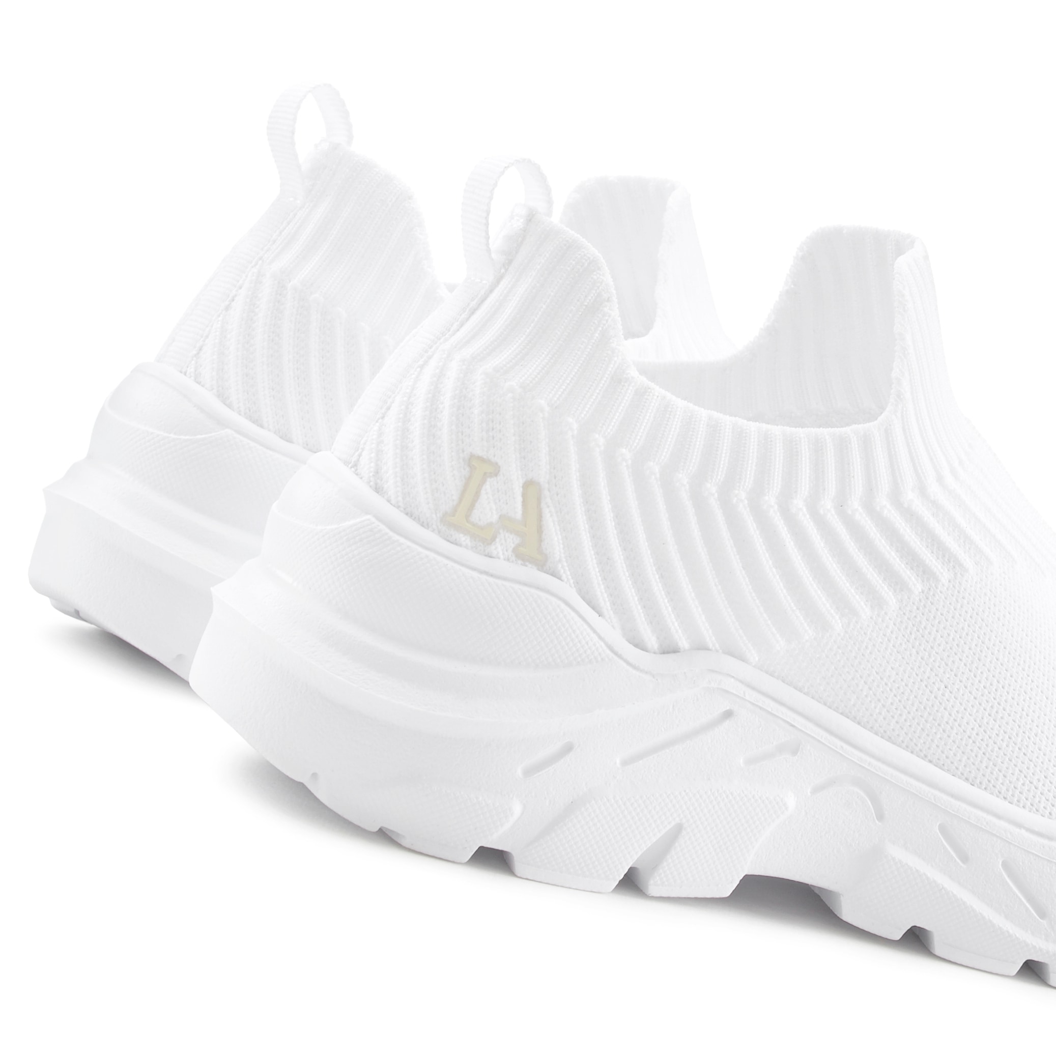 LASCANA Sneaker, Slip On aus elastischem Mesh Material und ultraleichter Sohle VEGAN