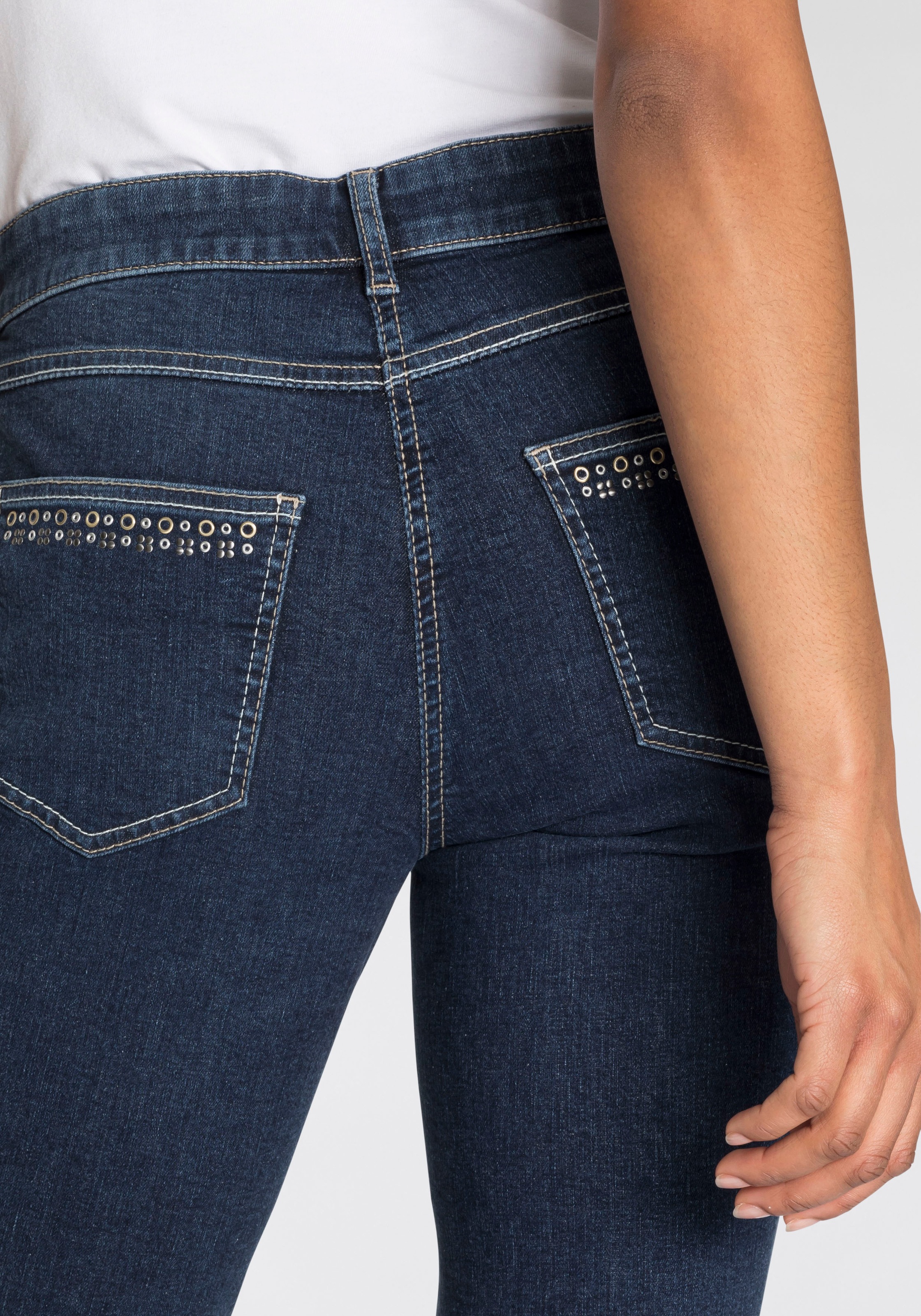 MAC Gerade Jeans »Melanie-Rock«, Nietenbesatz hinteren an bestellen den Taschen