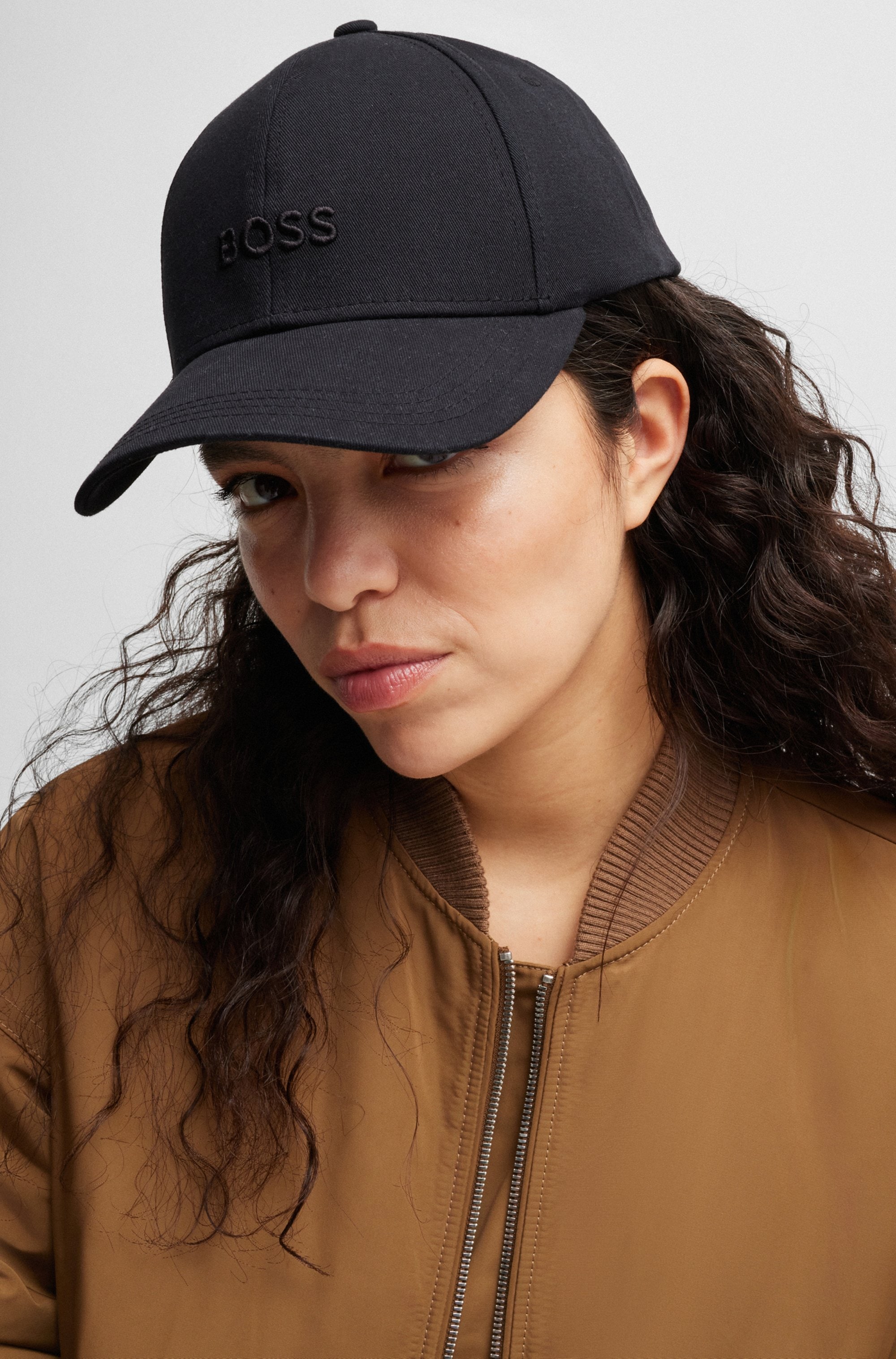 BOSS Baseball Cap »Ari«, mit BOSS Logostickerei Ton in Ton, unisex
