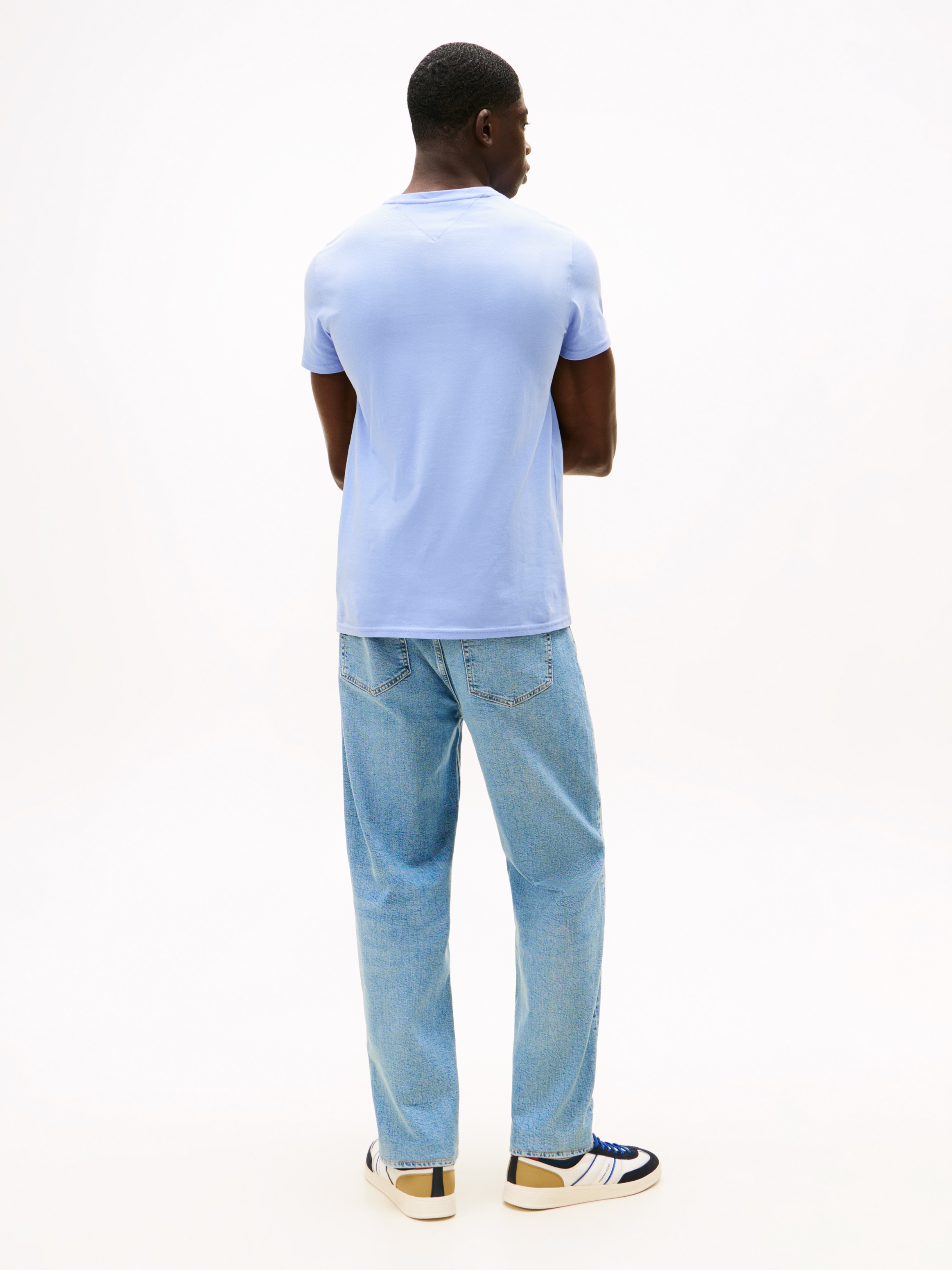 Tommy Jeans T-Shirt »TJM ESSENTIAL SOLID TEE« mit Rundhalsausschnitt und dezenter Logo-Flag