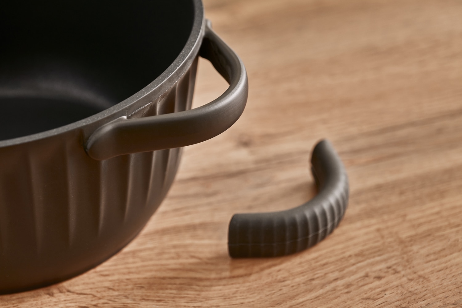 RESTO Kitchenware Bräter »Ascella, Schmortopf antihaftbeschichtet und spülmaschinenfest«, Aluminiumguss, (2 tlg.), Geeignet für alle Herdarten, auch Induktion, im Geschenkkarton