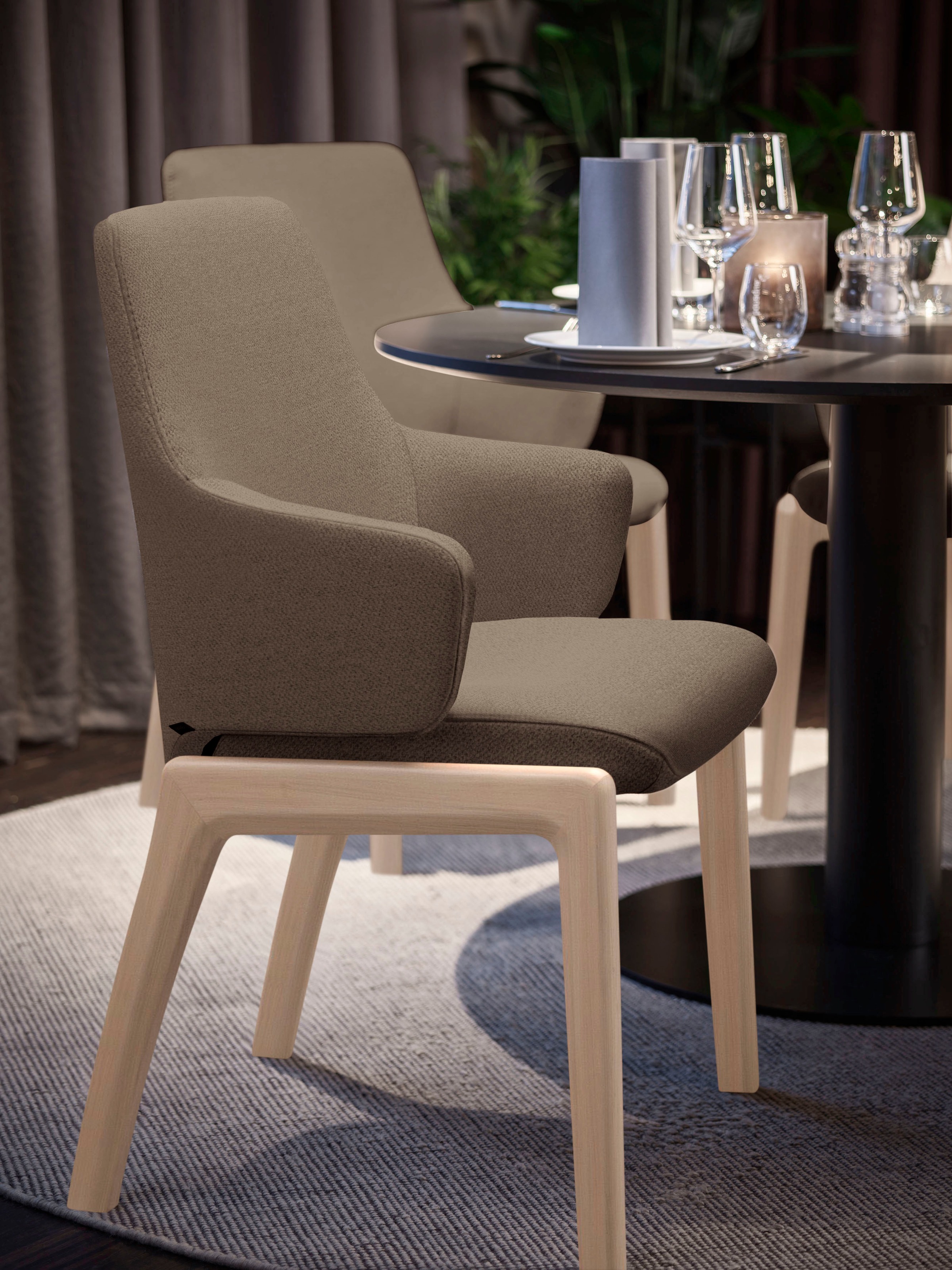 Stressless® Polsterstuhl »Laurel«, ROHLEDER Stoff Q2 FARON, Low Back mit Armlehne, Größe L, mit abgerundeten Beinen in Walnuss