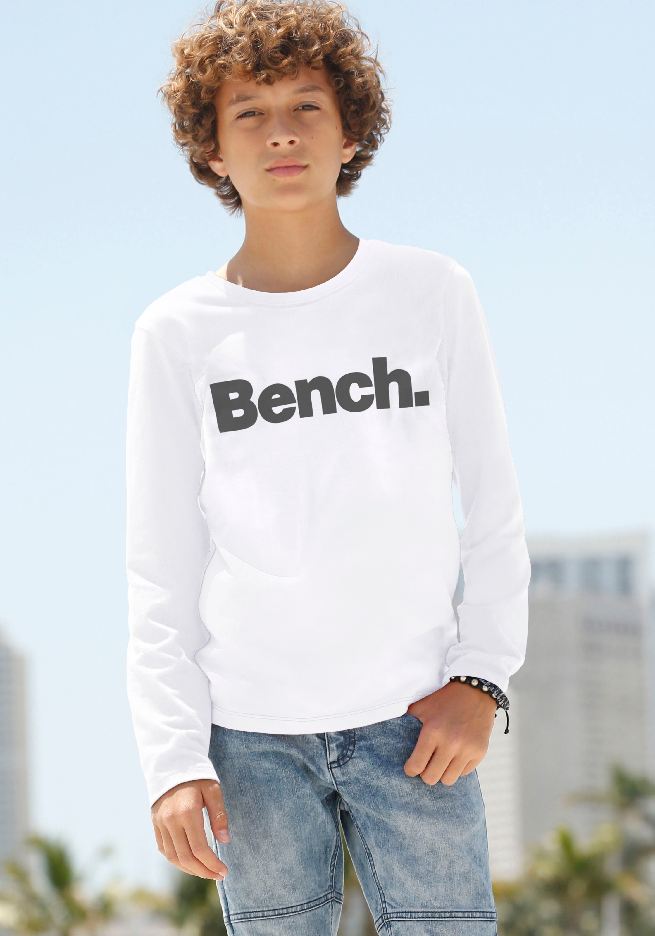 in »Basic«, im bestellen Kontrastfarbe Langarmshirt mit Druck Bench. Online-Shop