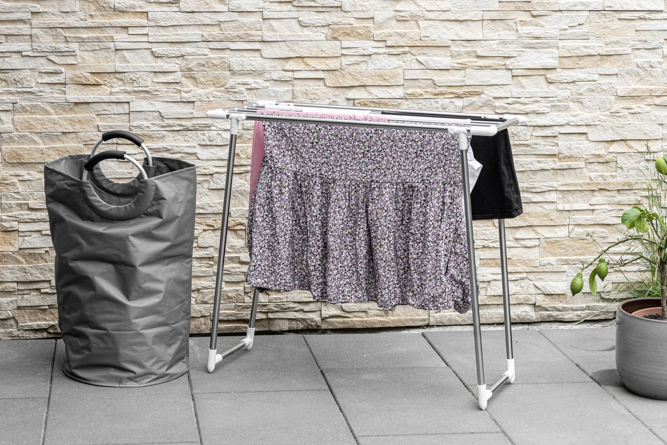 WENKO Wäscheständer »Modell Profi Single«, schmaler Wäschetrockner, 5,50 m Trockenlänge, für Balkon & Badewanne