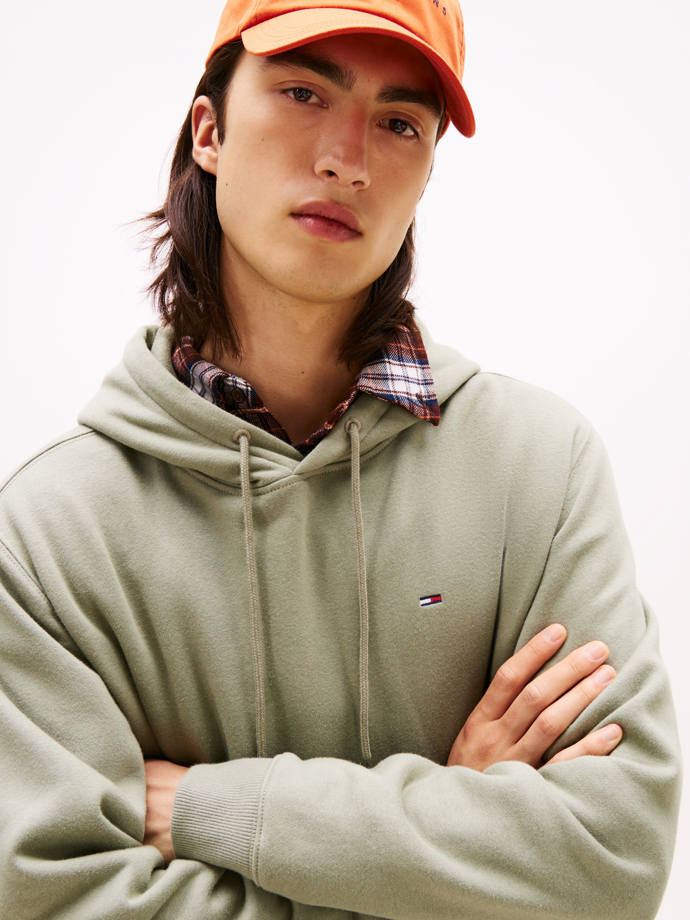 Tommy Jeans Sweatshirt »TJM REG S FLAG HOODIE« mit bestickten Markenlogo auf Brusthöhe