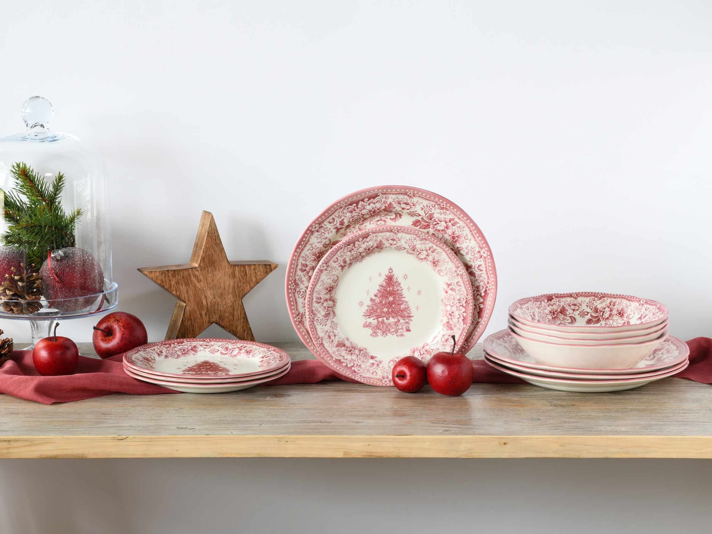 CreaTable Teller-Set »Tannenbaum Rot, Tellerset 12-tlg«, (Set, 12 tlg.), Tannenbaum als Zentralmotiv