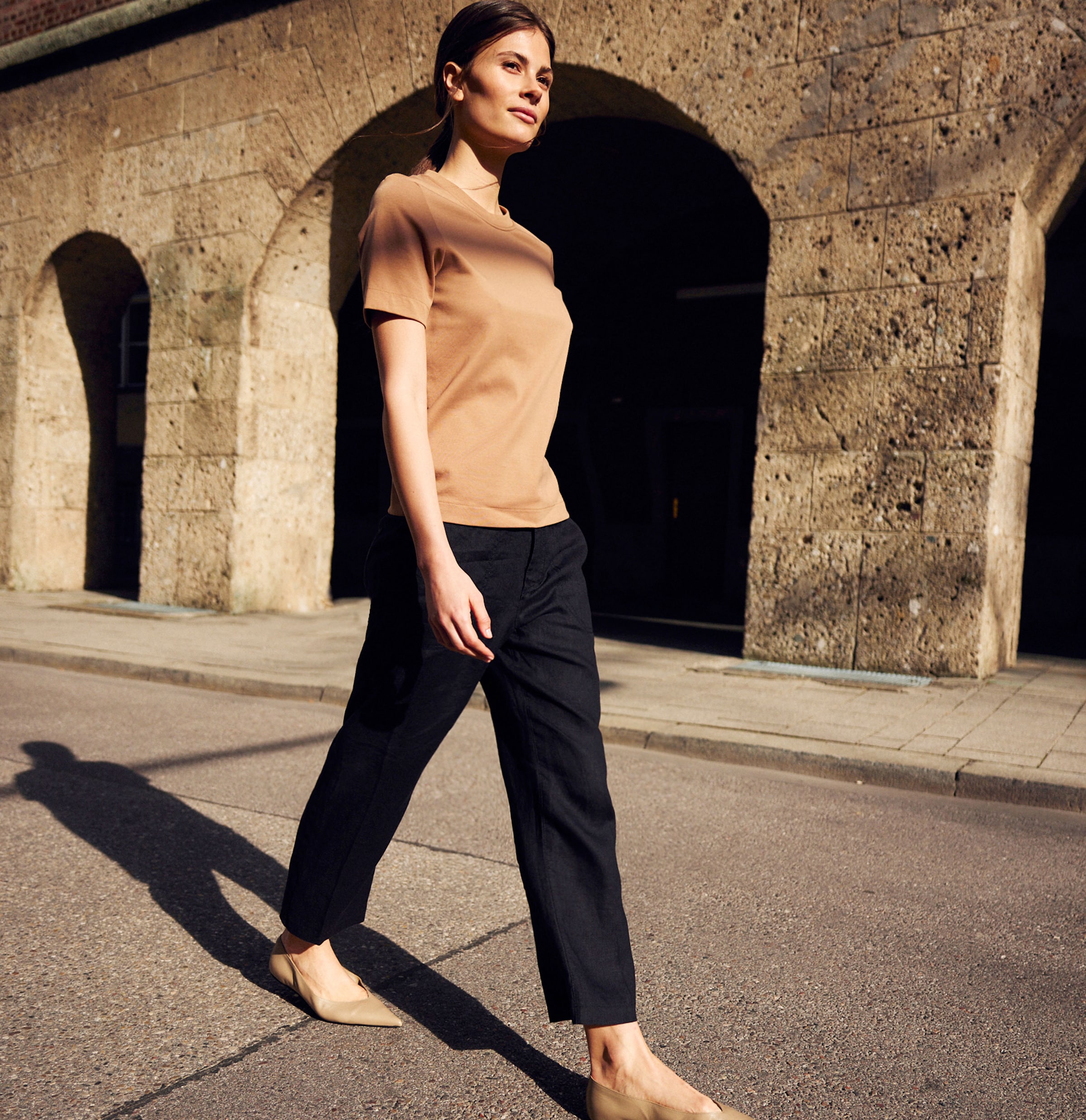 MAC Leinenhose »NORA cropped«, temperaturausgleichend und angenehm auf der Haut