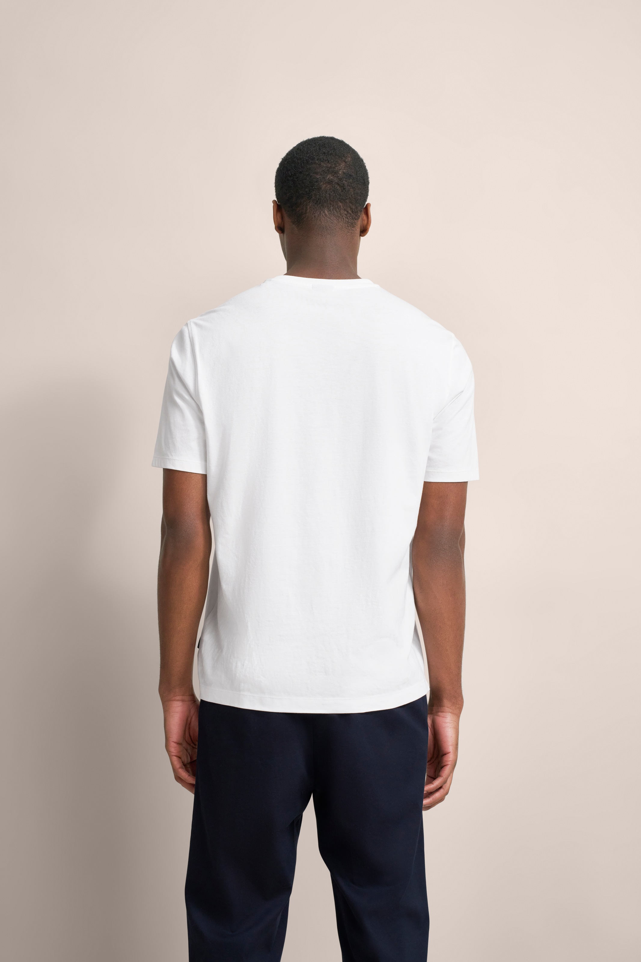 bugatti T-Shirt, unifarben und mit Rundhals