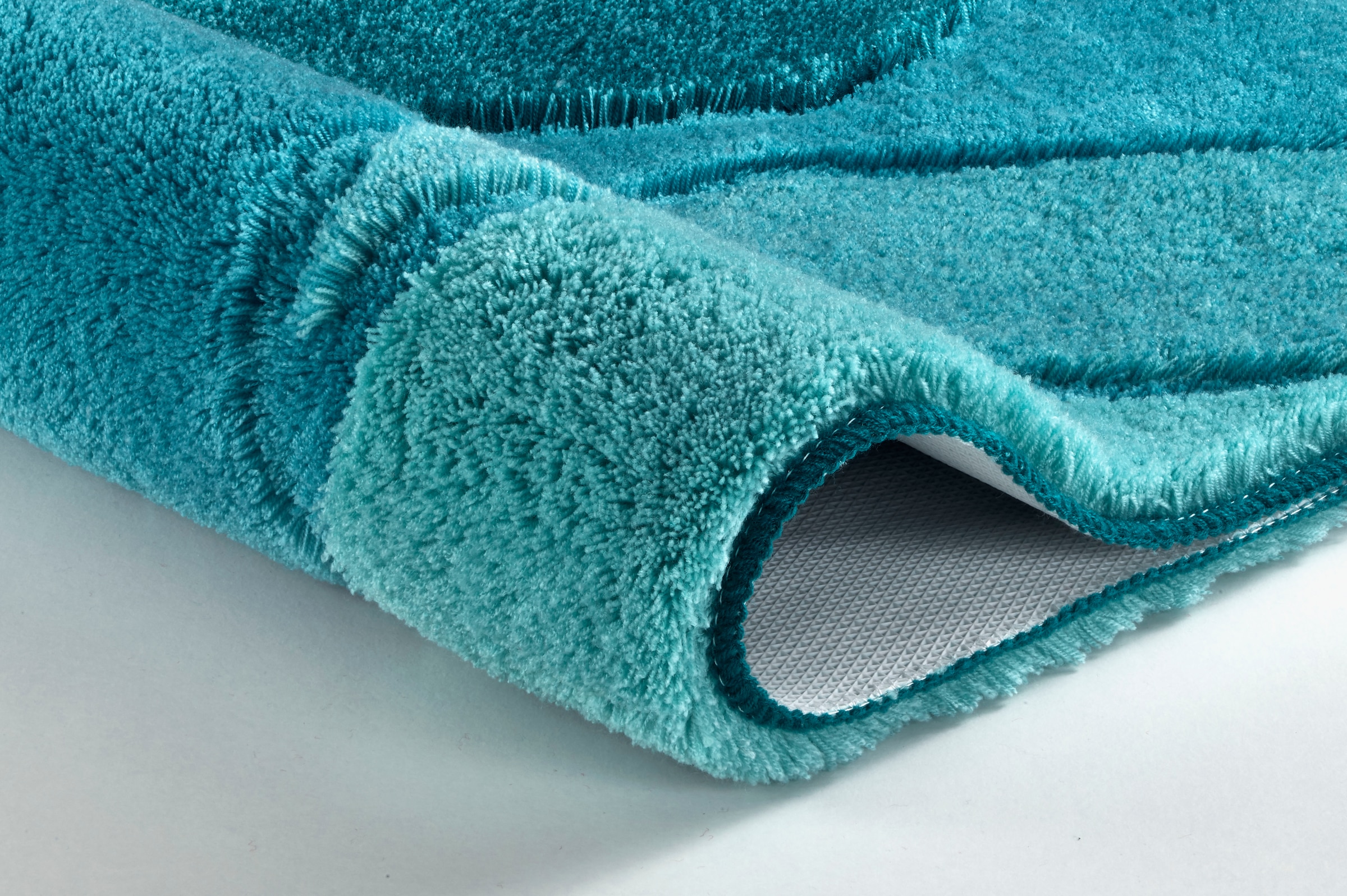 Kleine Wolke Badematte »Fiona«, rutschhemmend beschichtet, fußbodenheizungsgeeignet, Badteppich, modernes Wellen Design, Hoch-Tief Effekt, waschbar