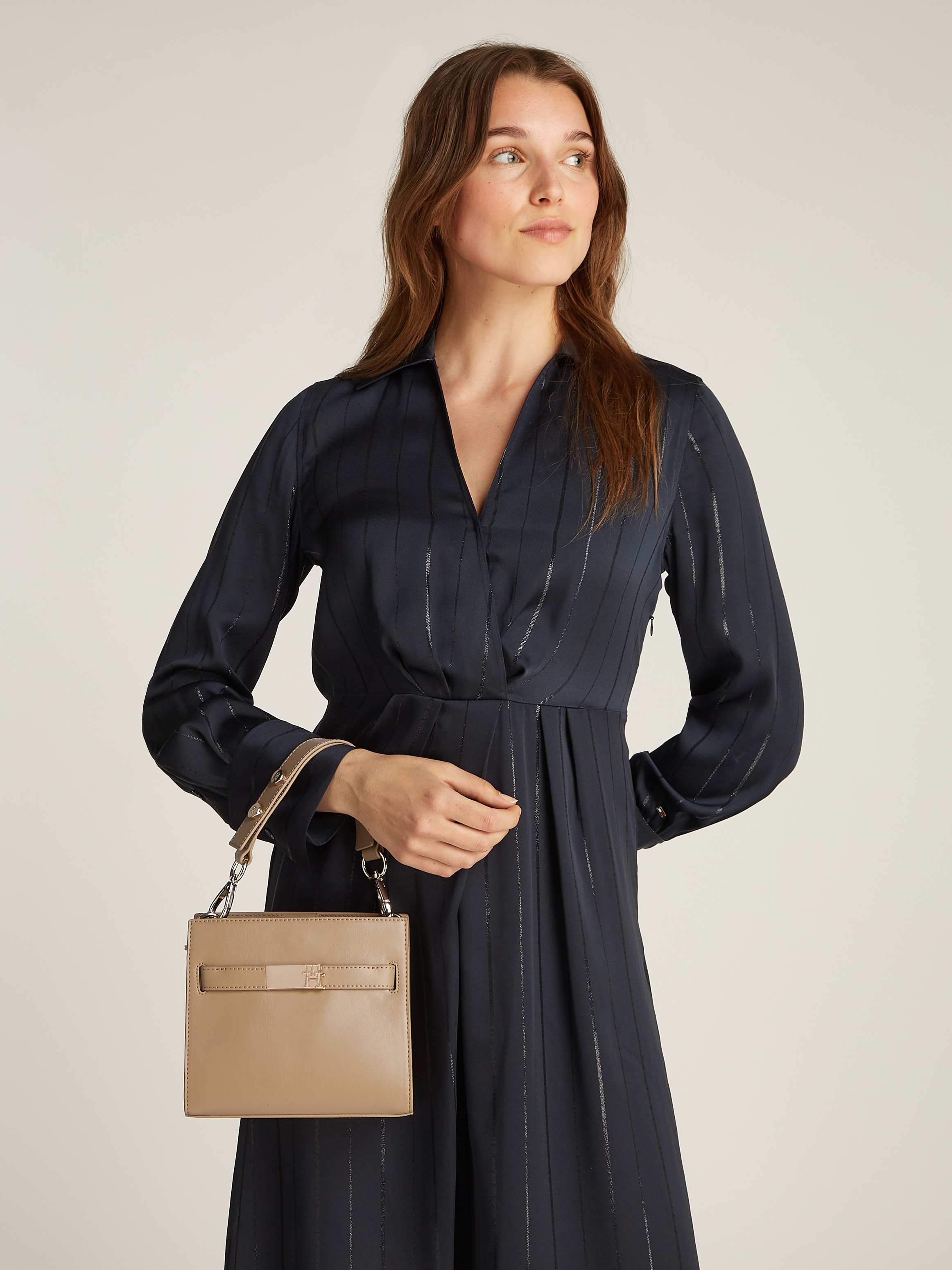 Tommy Hilfiger Schultertasche »TH HERITAGE MINI SATCHEL«, Damen Abendtasche, Henkeltasche Schultertasche mit Verzierungen