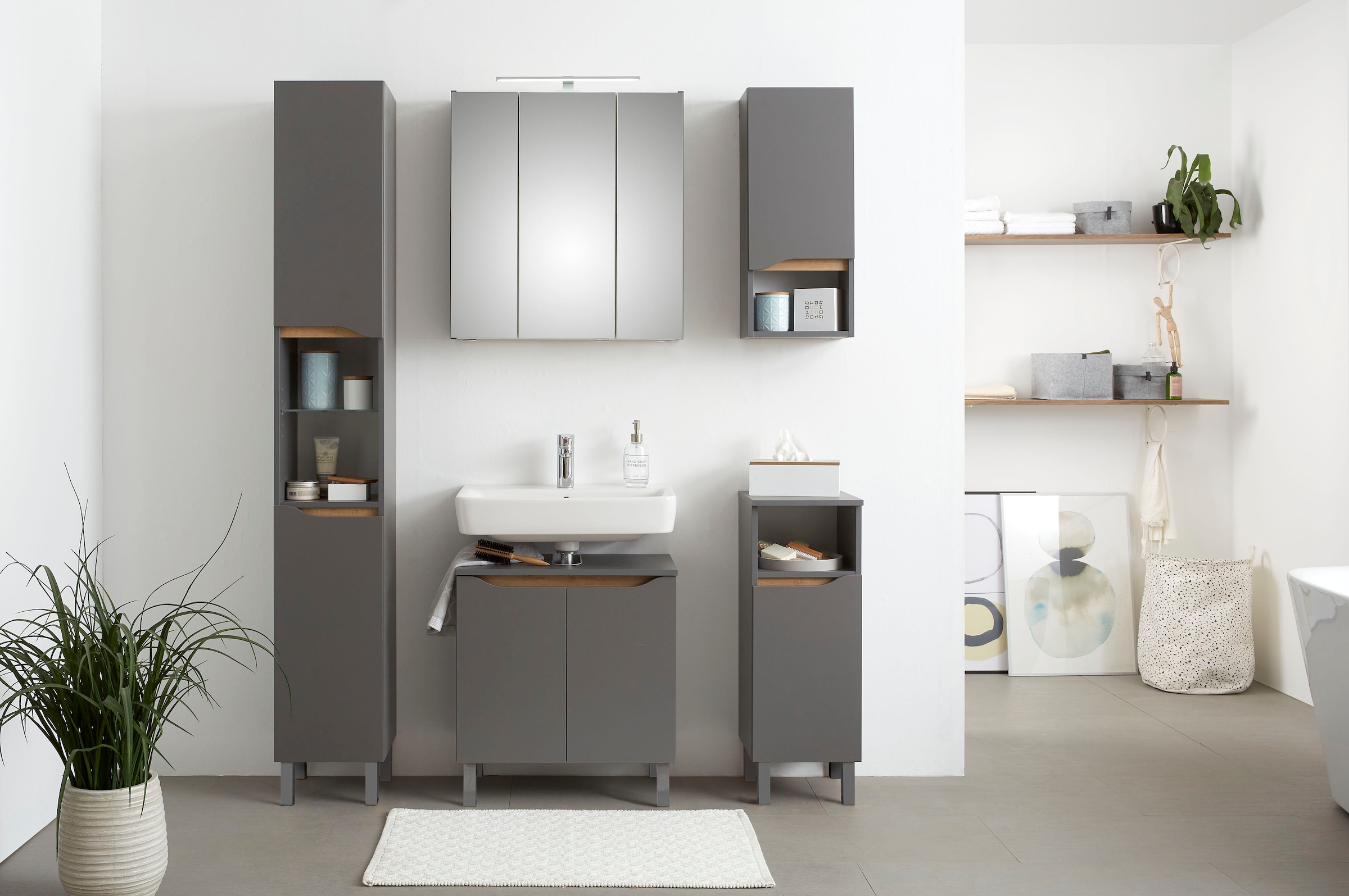 Saphir Spiegelschrank »Quickset 357 Badschrank, 3 Spiegeltüren, 6 Einlegeböden, 65 cm breit« inkl. LED-Beleuchtung, Türdämpfer, Schalter-/Steckdosenkombination