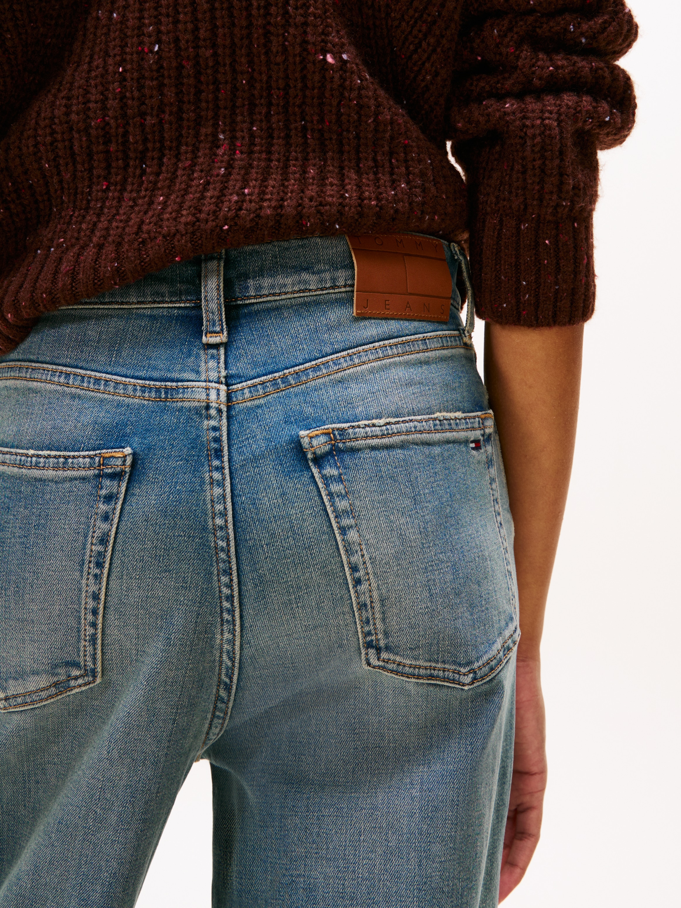 Tommy Jeans Weite Jeans »Claire High Rise«, mit Logo-Badge