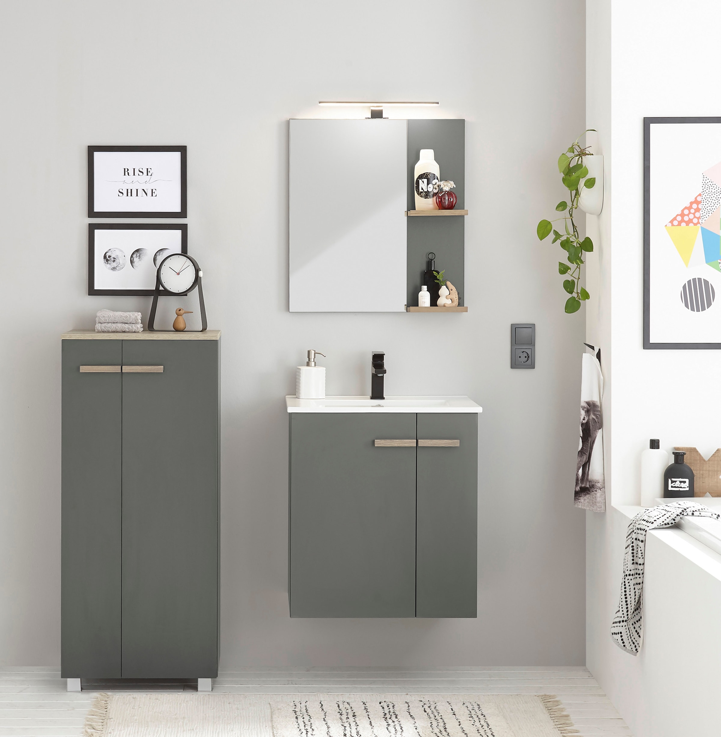 PLACES OF STYLE Midischrank »SOLiD, Badschrank im modernen Design, Schrank mit Holzgriffen« in zwei Farben verfügbar, mit Stauraum, stehend o. hängend montierbar