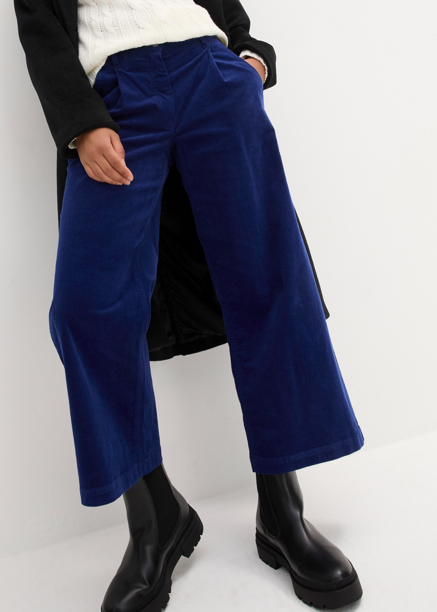 bonprix Cordhose »Weite Stretchcord-Culotte mit High-Waist-Bequembund, 7/8-Länge«  Culotte aus Stretchcord, lockere Passform, hoher Bund, 7/8-Länge