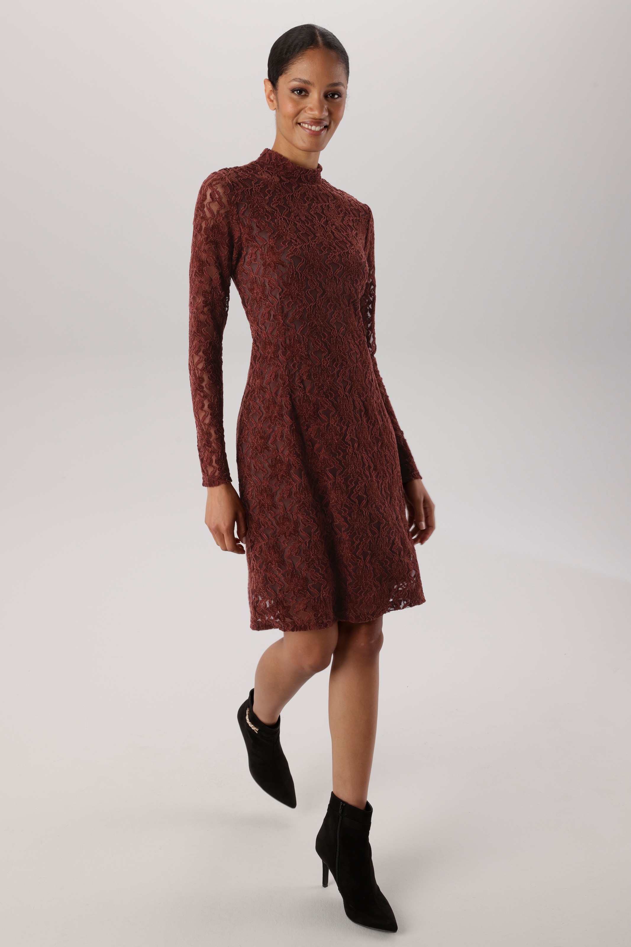 Aniston SELECTED Spitzenkleid mit transparenten Ärmeln - NEUE KOLLEKTION