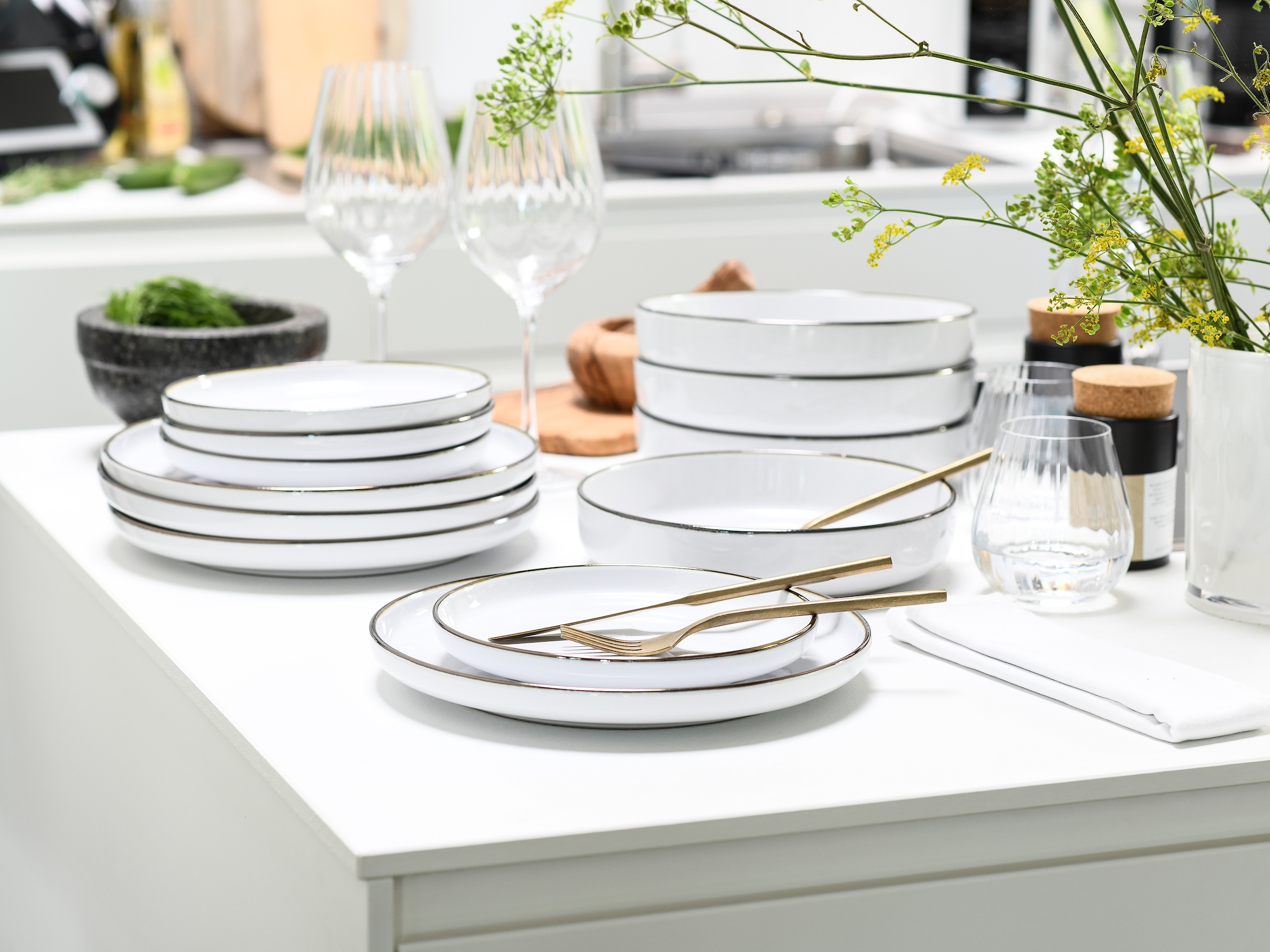CreaTable Teller-Set »Nordic Festive, Service 18-tlg.« Teller Set, Minimalistisches Design, Dezente goldene Akzente