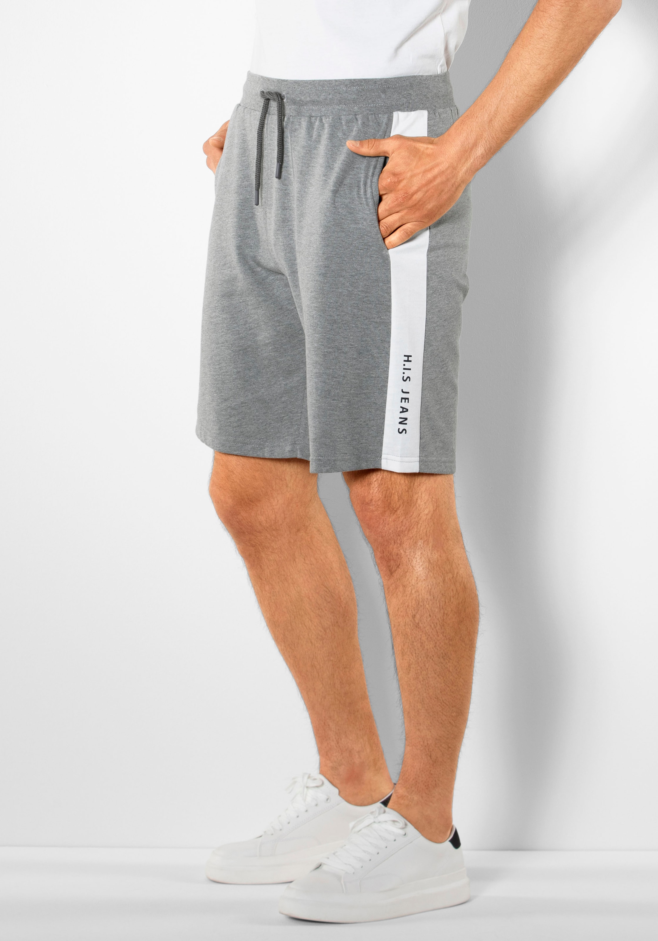 H.I.S Sweatshorts, seitlicher Streifen mit Logodruck