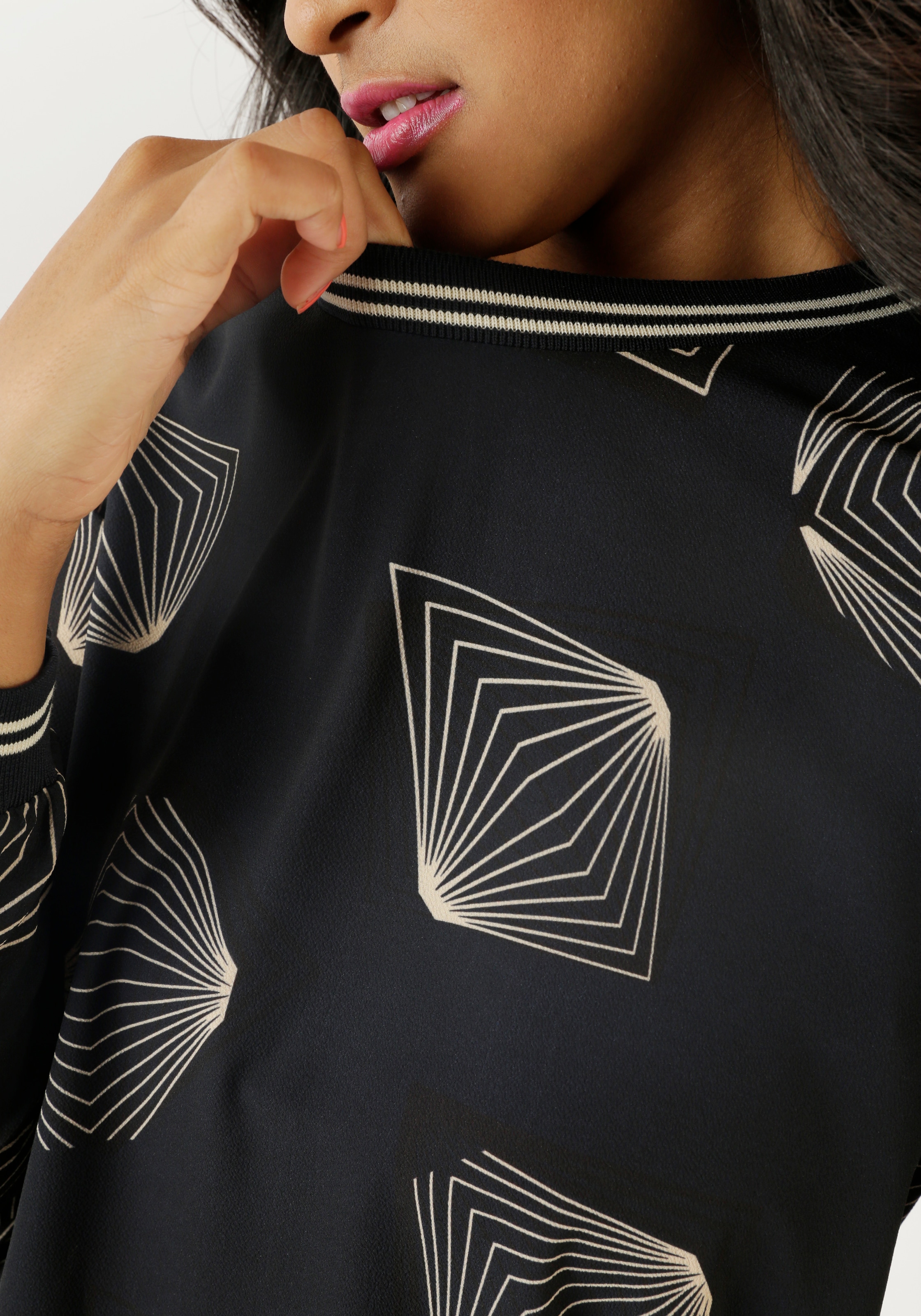 Aniston SELECTED Shirtbluse mit sportiven Bündchen