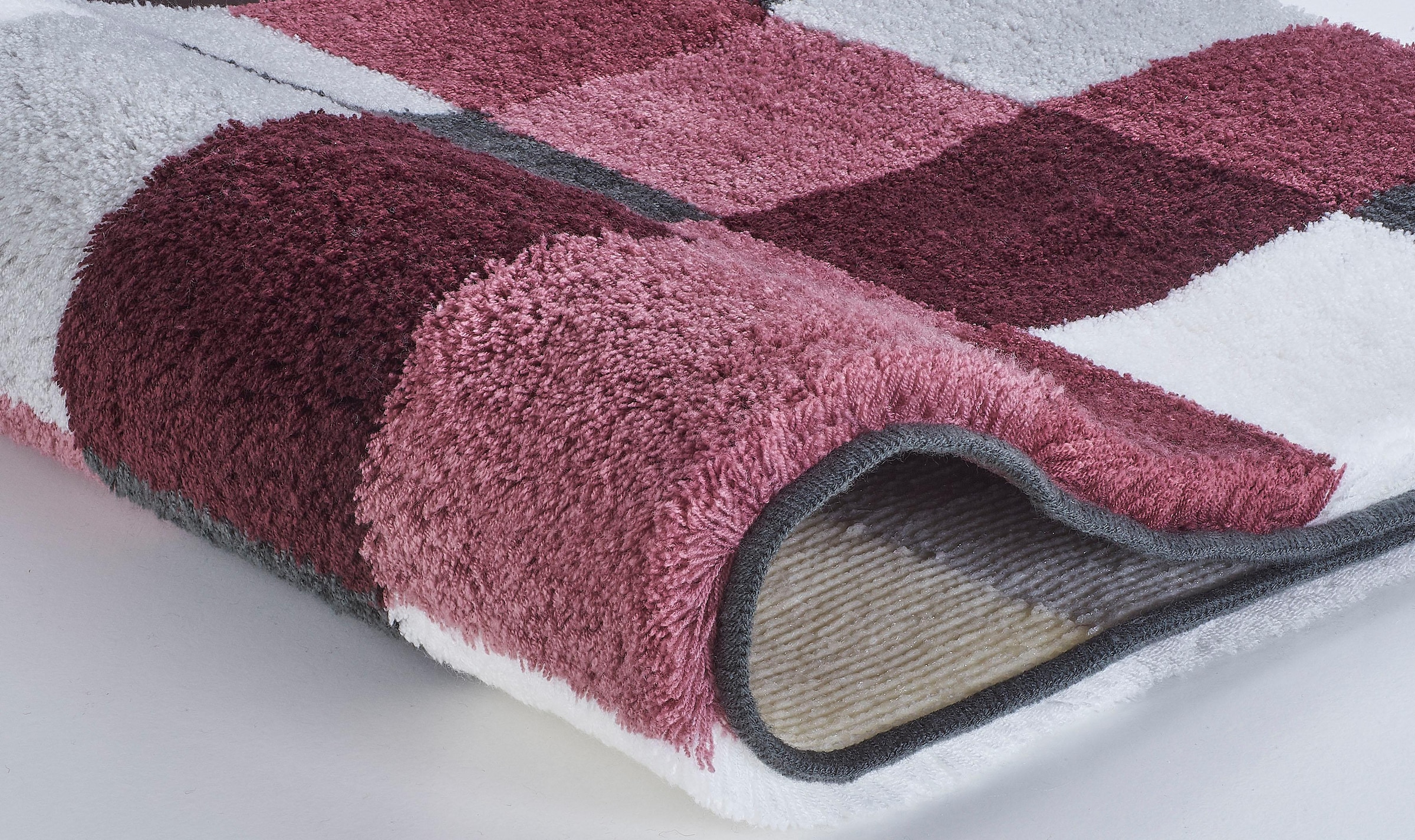Kleine Wolke Badematte »Caro«, rutschhemmend beschichtet, fußbodenheizungsgeeignet, Badteppich, modernes Karo-Muster, Pastell-Farben, waschbar