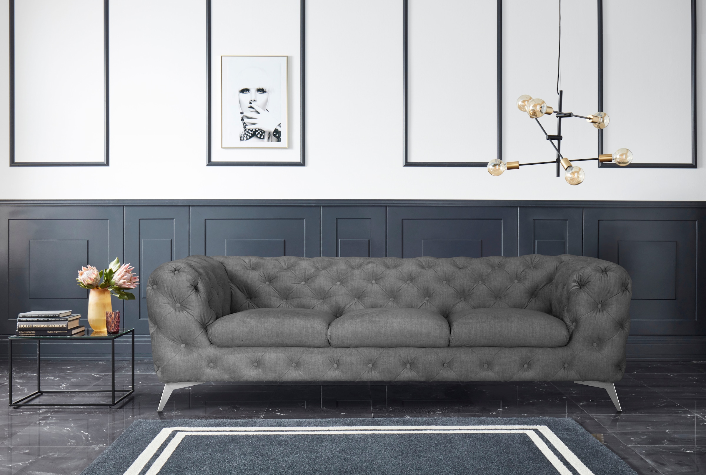 Leonique Chesterfield-Sofa »Glynis«, aufwändige Knopfheftung, moderne Chesterfield Optik, Fußfarbe wählbar