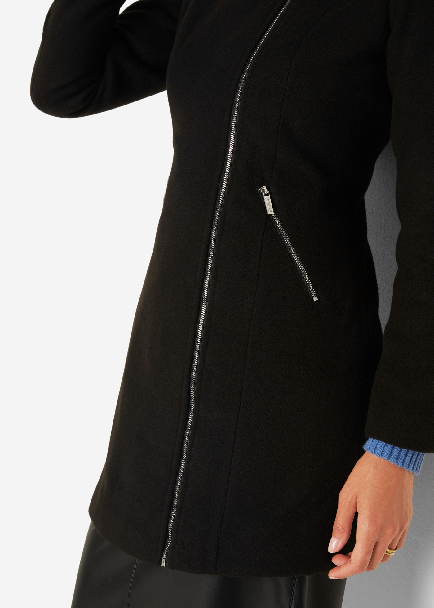 bonprix Kurzmantel im Blazer-Stil, mit asymmetrischem Zipper und Reversekragen