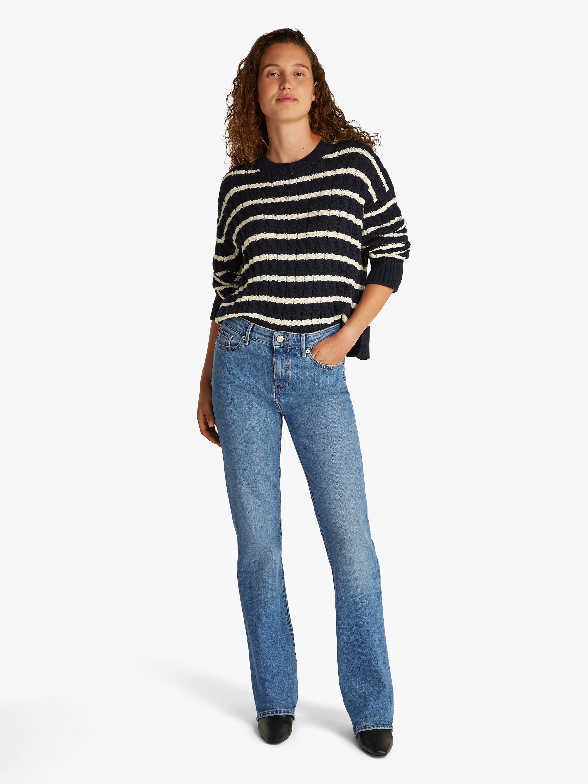 Tommy Hilfiger Bootcut-Jeans »Bootcut Regular Waist«, mittlere normale Leibhöhe, mit Bügelfalten, mit Nieten