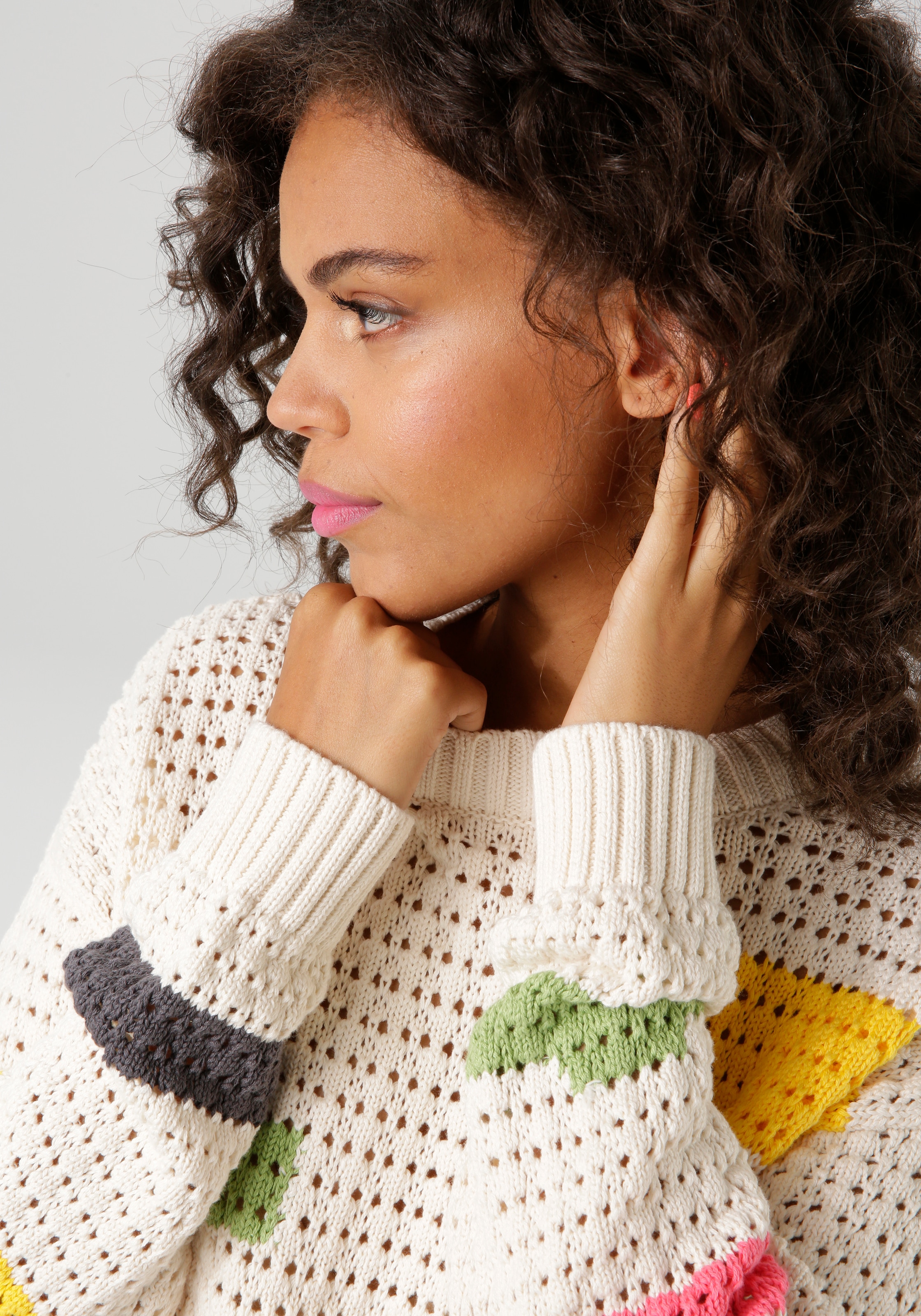 Aniston CASUAL Strickpullover, mit eingestrickten Farb-Highlight