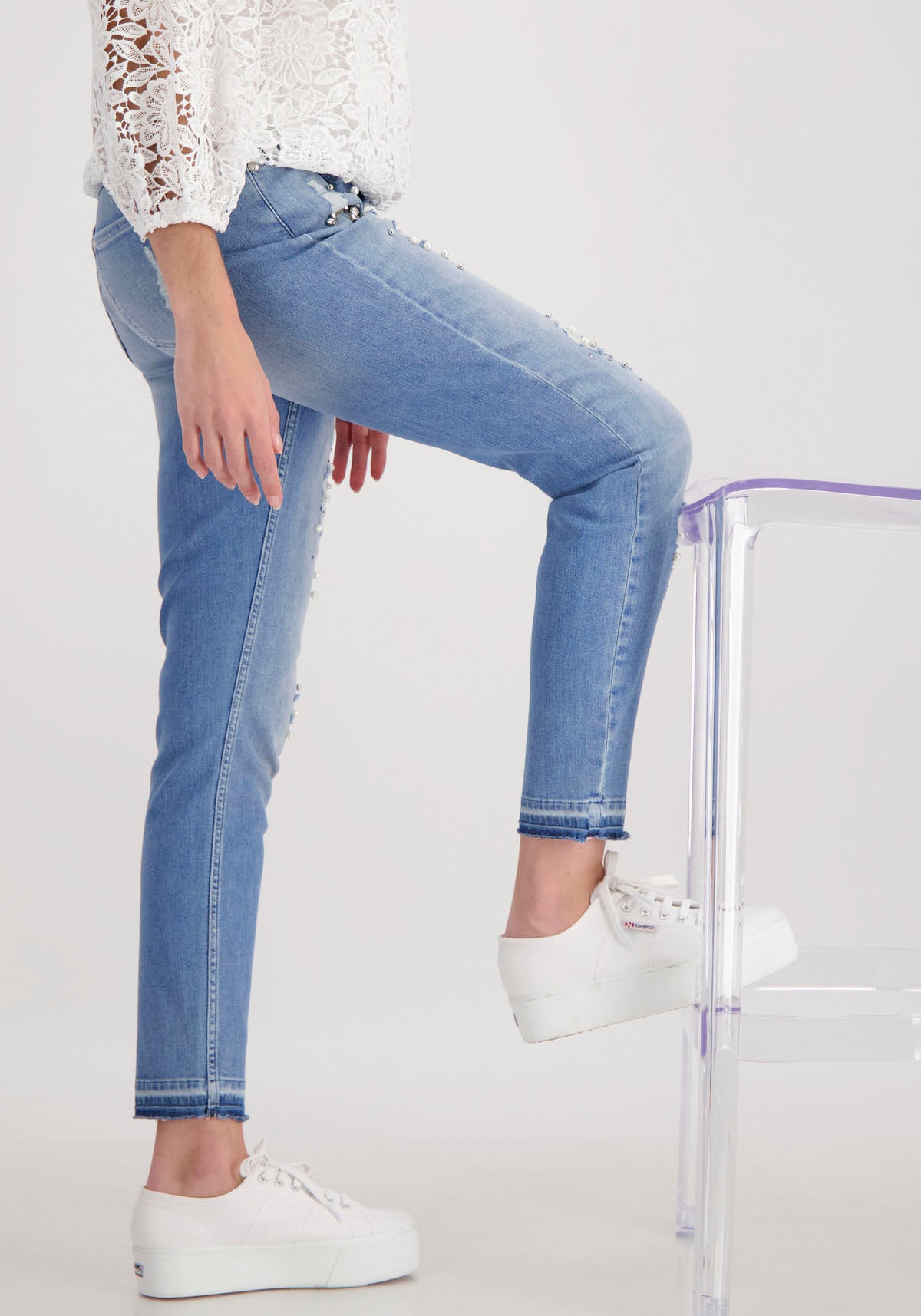 Schmuck online Perlen Destroyed-Look mit im Slim-fit-Jeans, bei und Monari