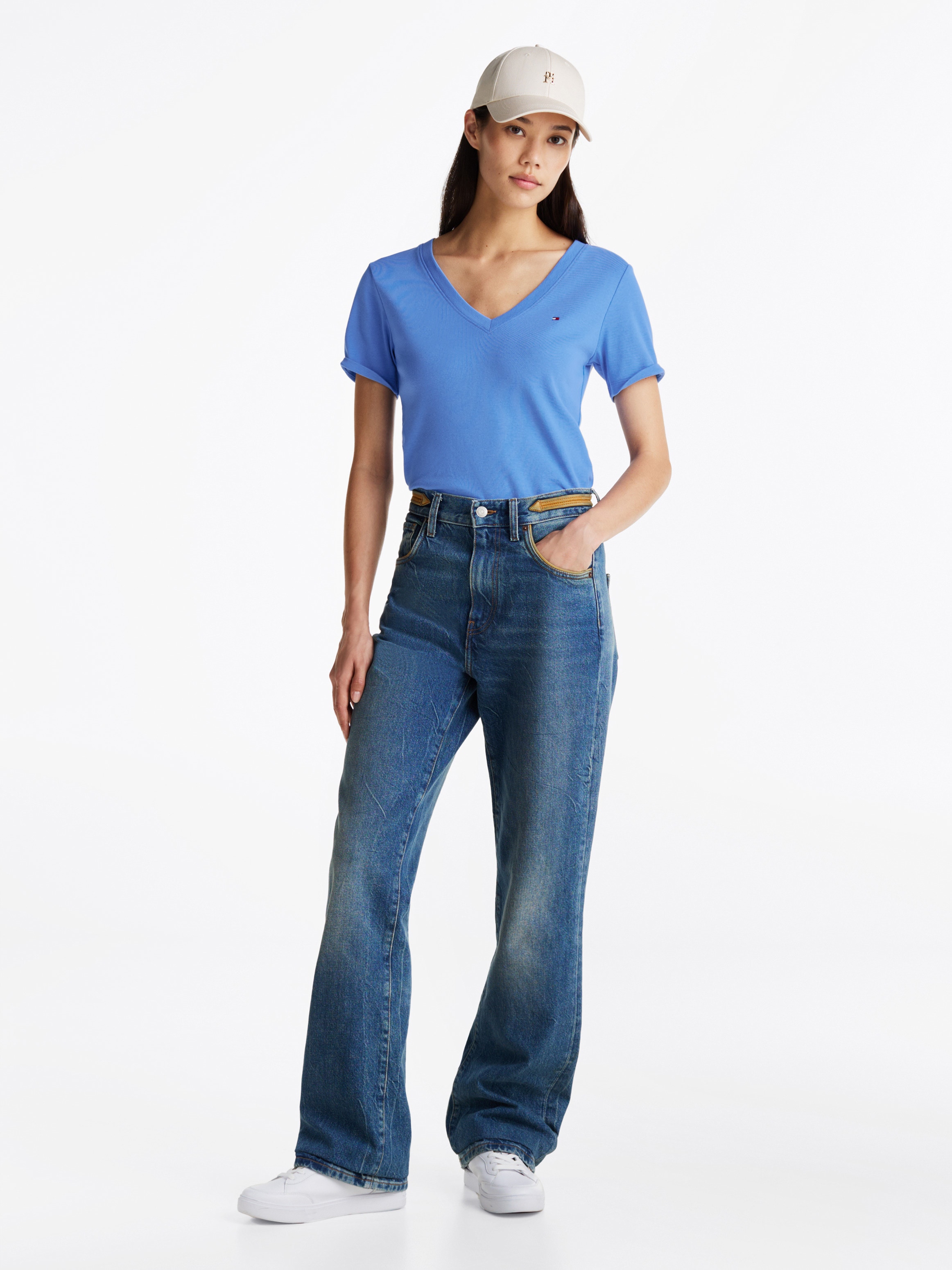 Tommy Hilfiger T-Shirt »SLIM CODY V-NK SS«, mit Logostickerei