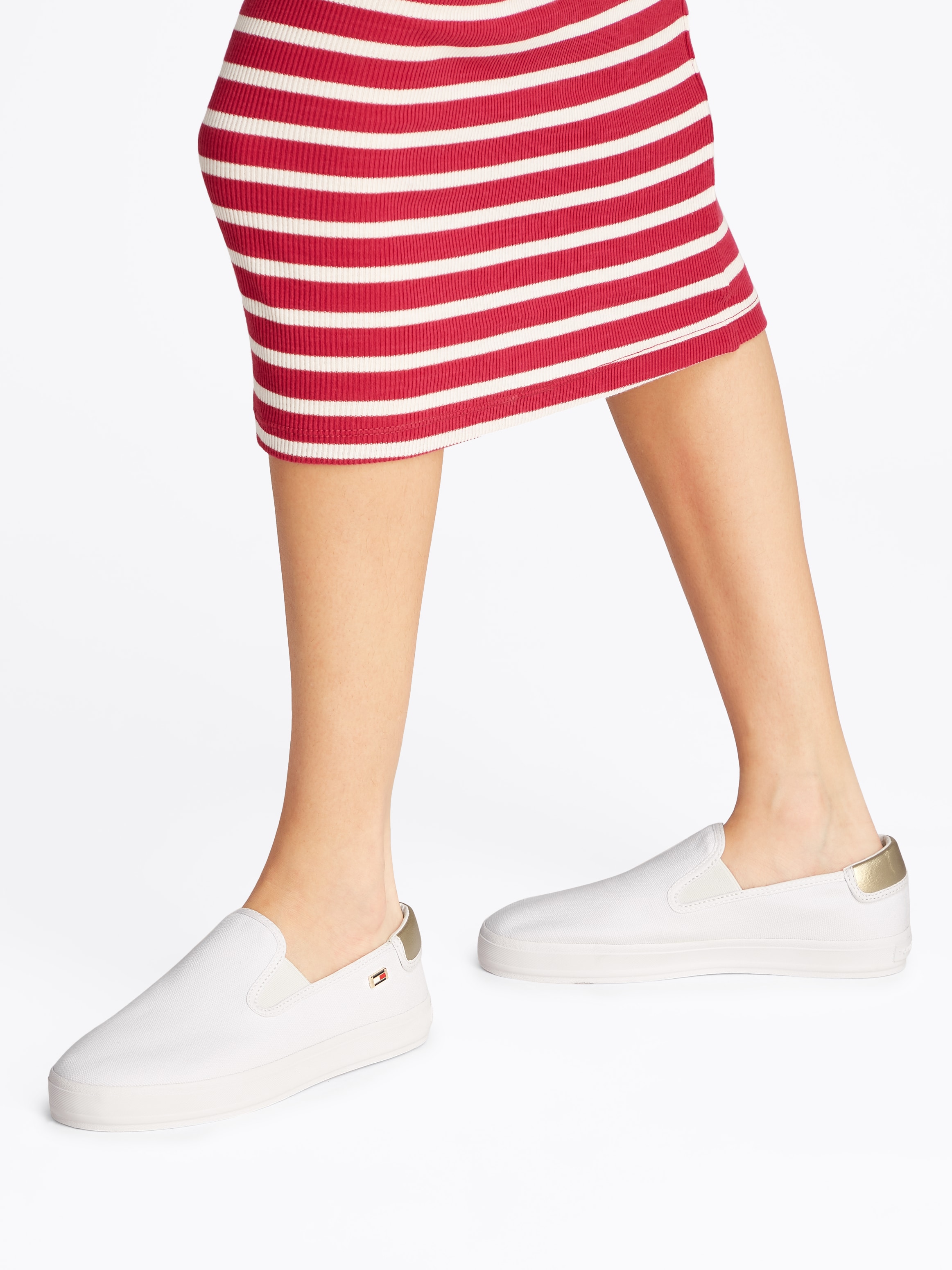 Tommy Hilfiger Slip-On Sneaker »VULC CANVAS SLIP-ON SNEAKER«, Plateau, Freizeitschuh, Halbschuh mit Kontrastbesatz, schmale Form