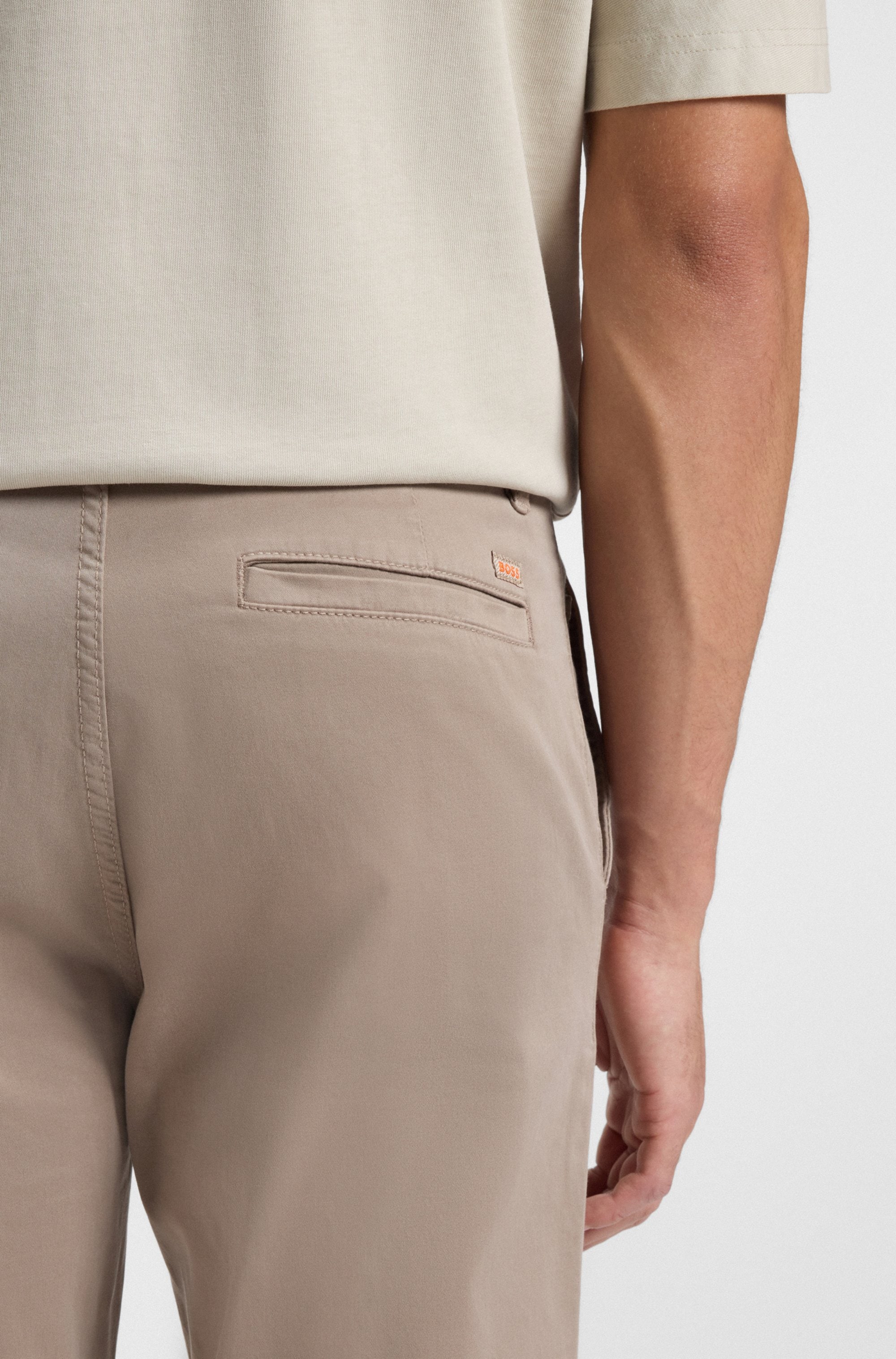 BOSS ORANGE Chinohose »Tapered-fit«  Aus komfortabler Stretch-Baumwolle und mit BOSS Logo hinten