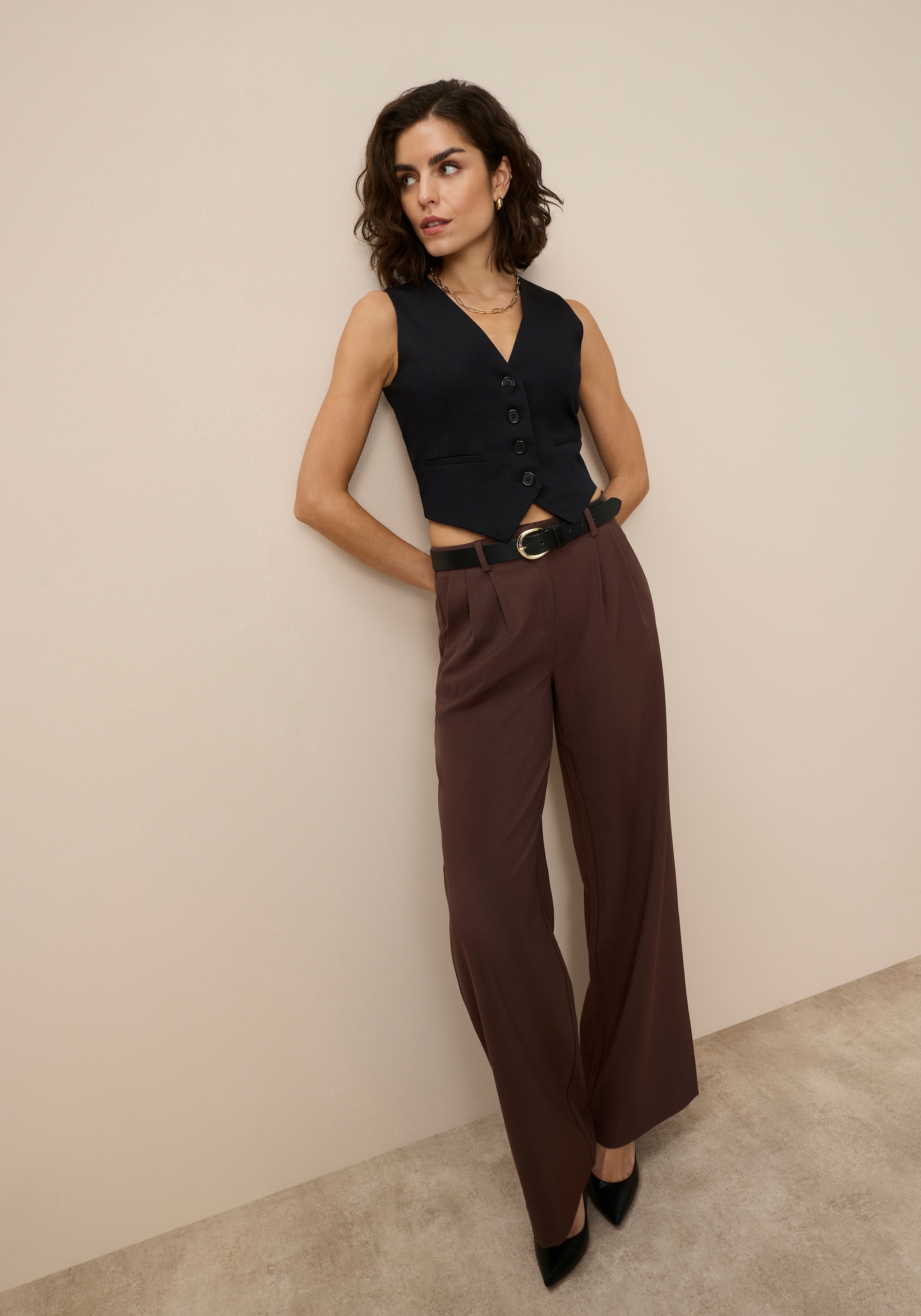 Laura Scott Ledergürtel mit goldfarbender runder Schnalle - NEW