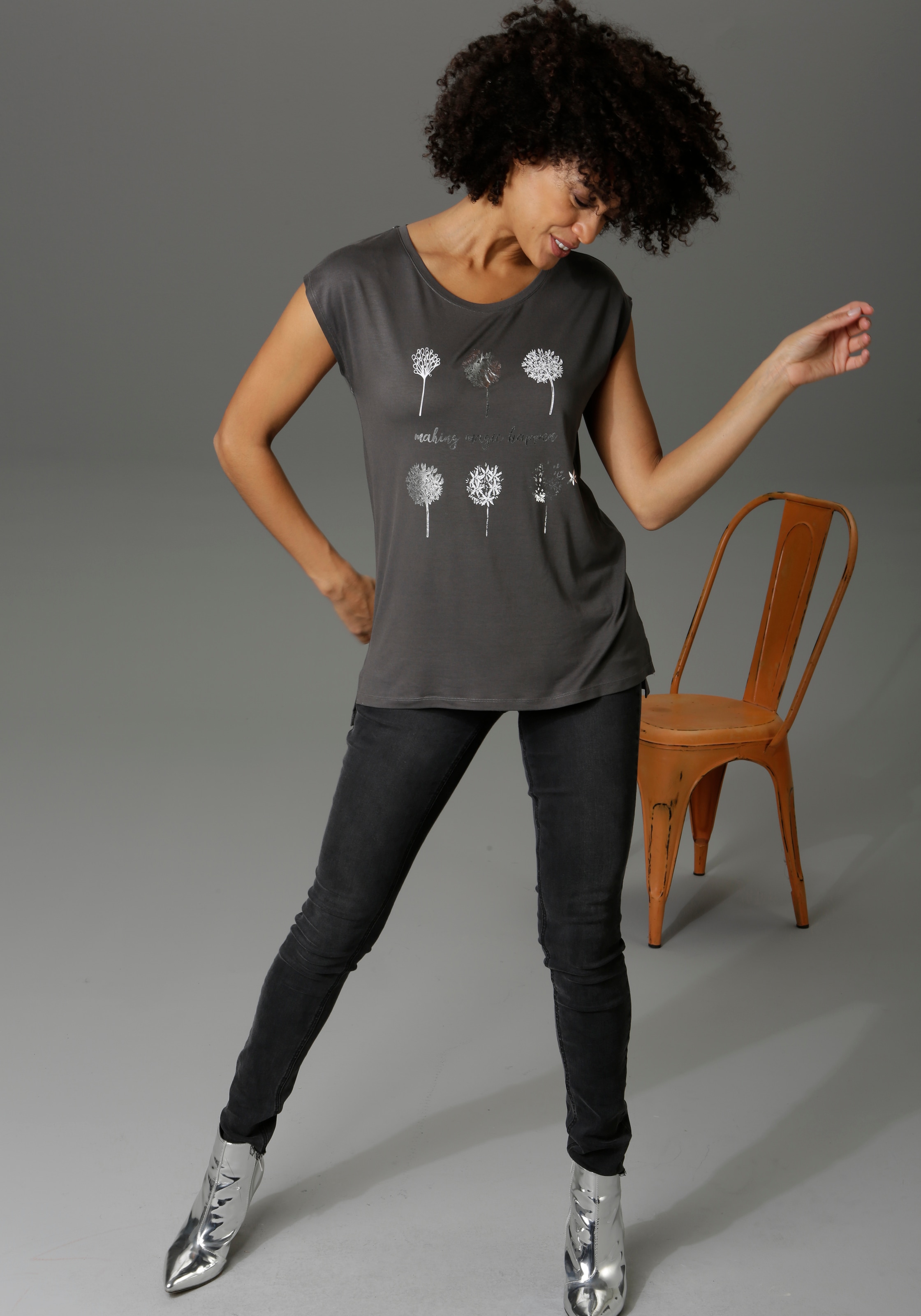 Aniston Frontdruck, teilweise kaufen glitzernder Folienprint T-Shirt, CASUAL bequem mit