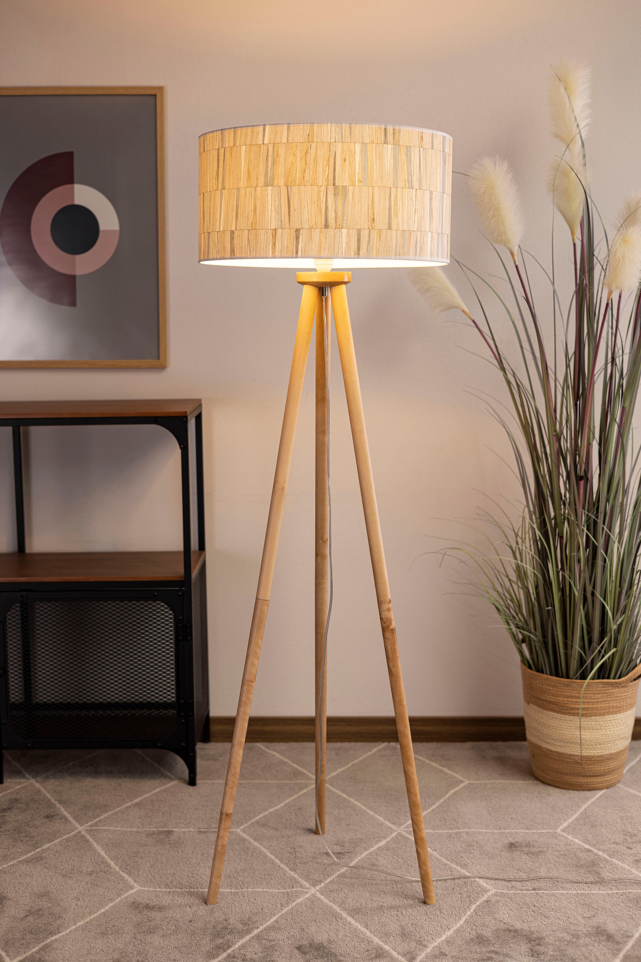 Home affaire Stehlampe »Pölsen«, 1 flammig-flammig, Dreibein aus Massivholz, mit Lampenschirm aus Tapete, Made in Europe