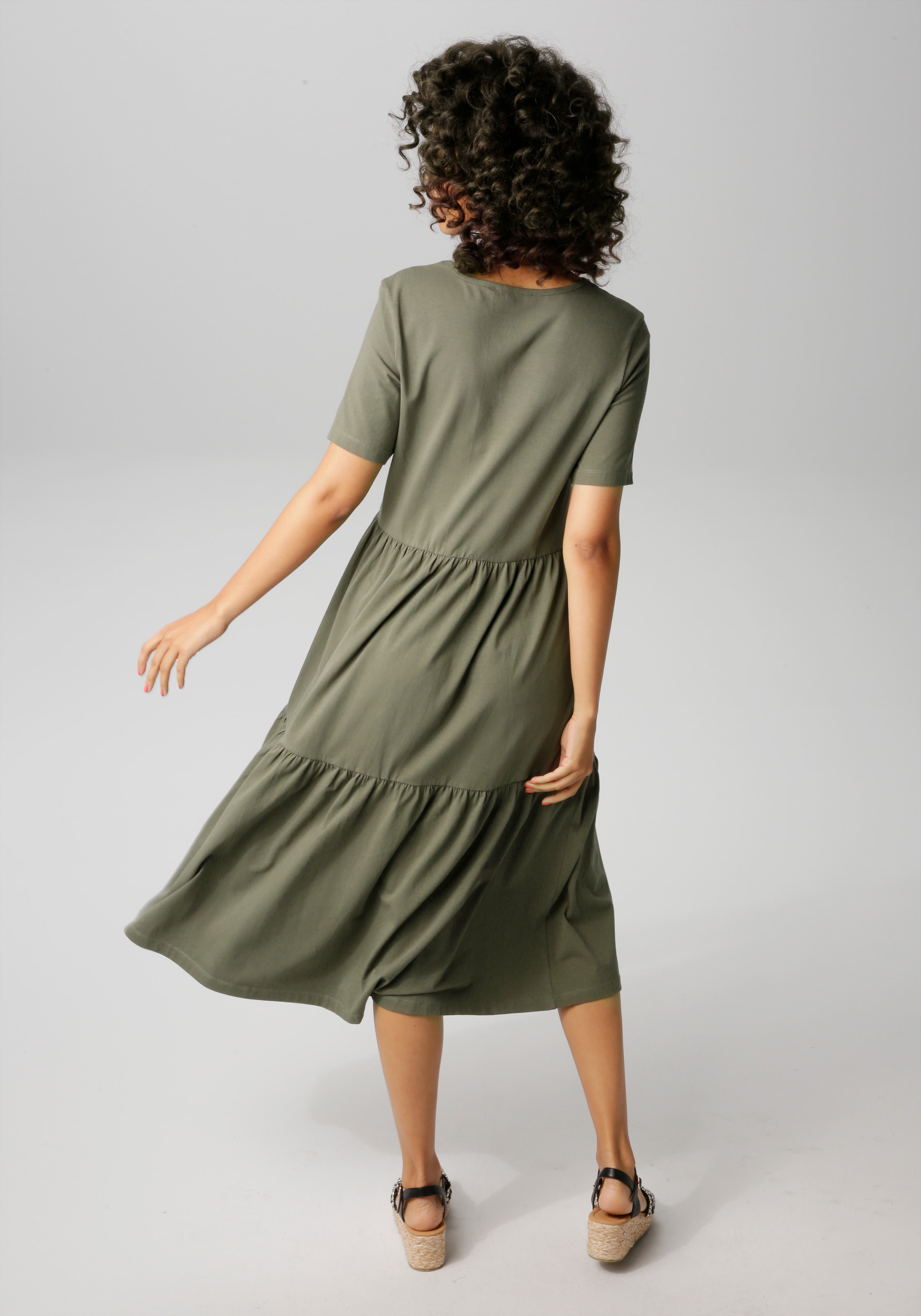 Aniston CASUAL Sommerkleid, in trendiger Farbpalette