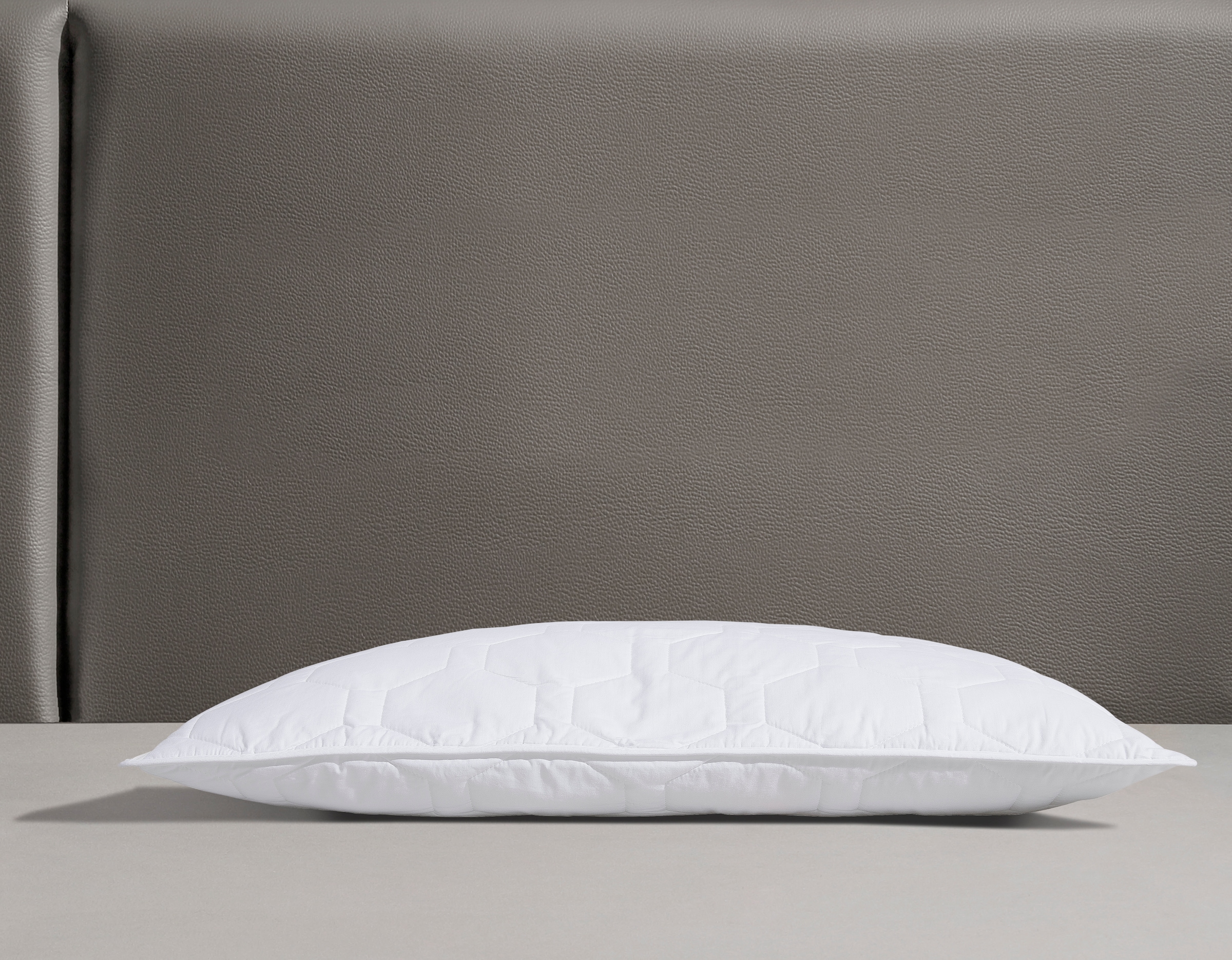 Beco Microfaserkissen »Medibett«, Füllung: Polyester, Bezug: Polyester oder Baumwolle, (1 St.), Kissen in zwei Bezugsvarianten erhältlich, Kissen 40x80 und 80x80