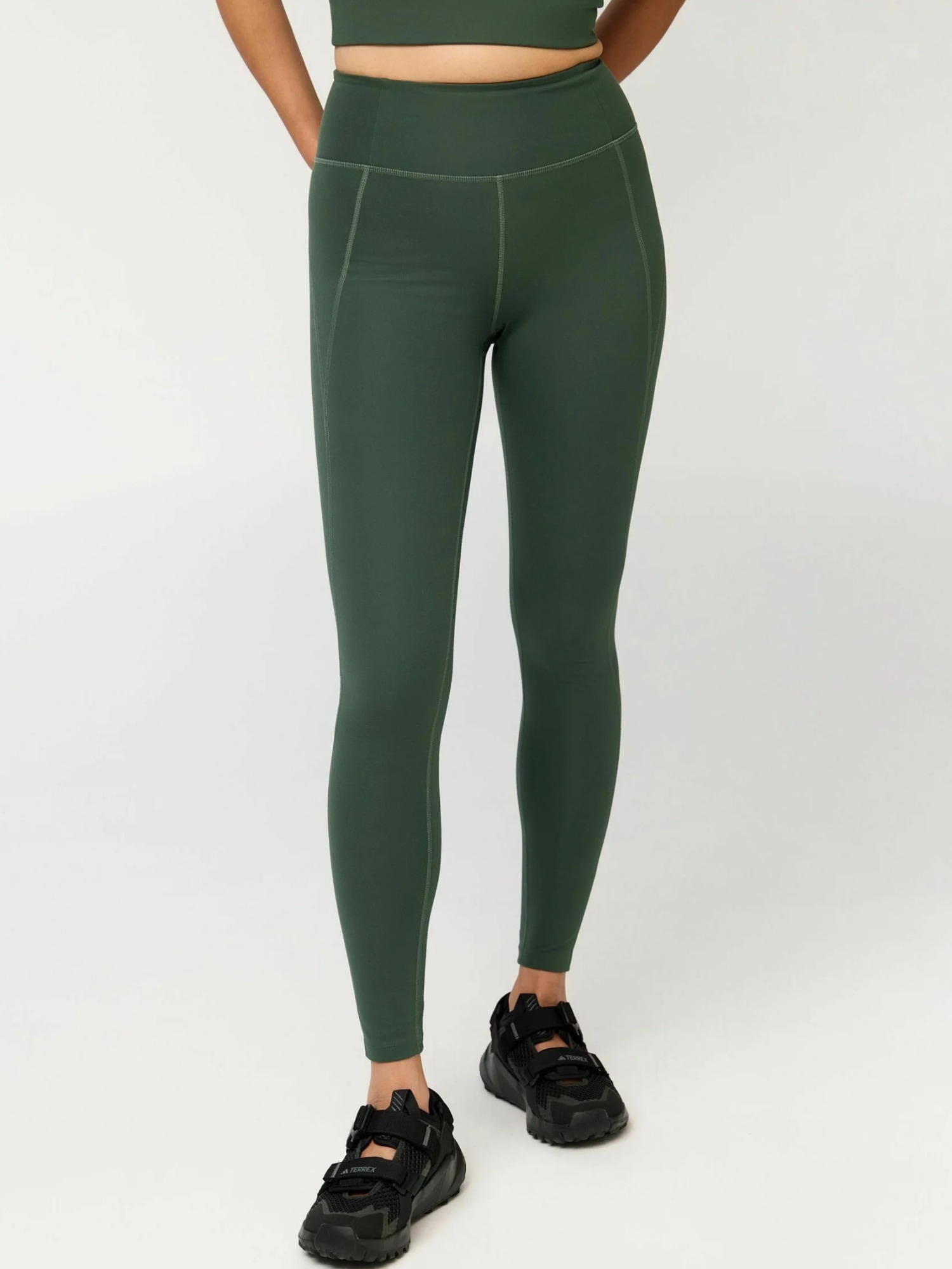 GIRLFRIEND COLLECTIVE Chinohose »Girlfriend Collective Trouser Compressive«