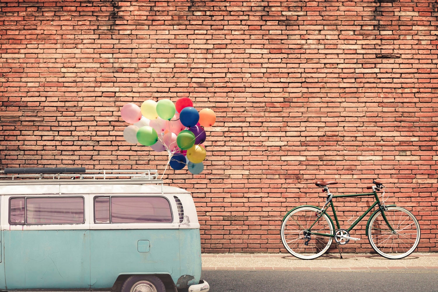 queence Acrylglasbild »Hauswand« Auto   Kunst   Luftballon Fine Art-Print i günstig online kaufen