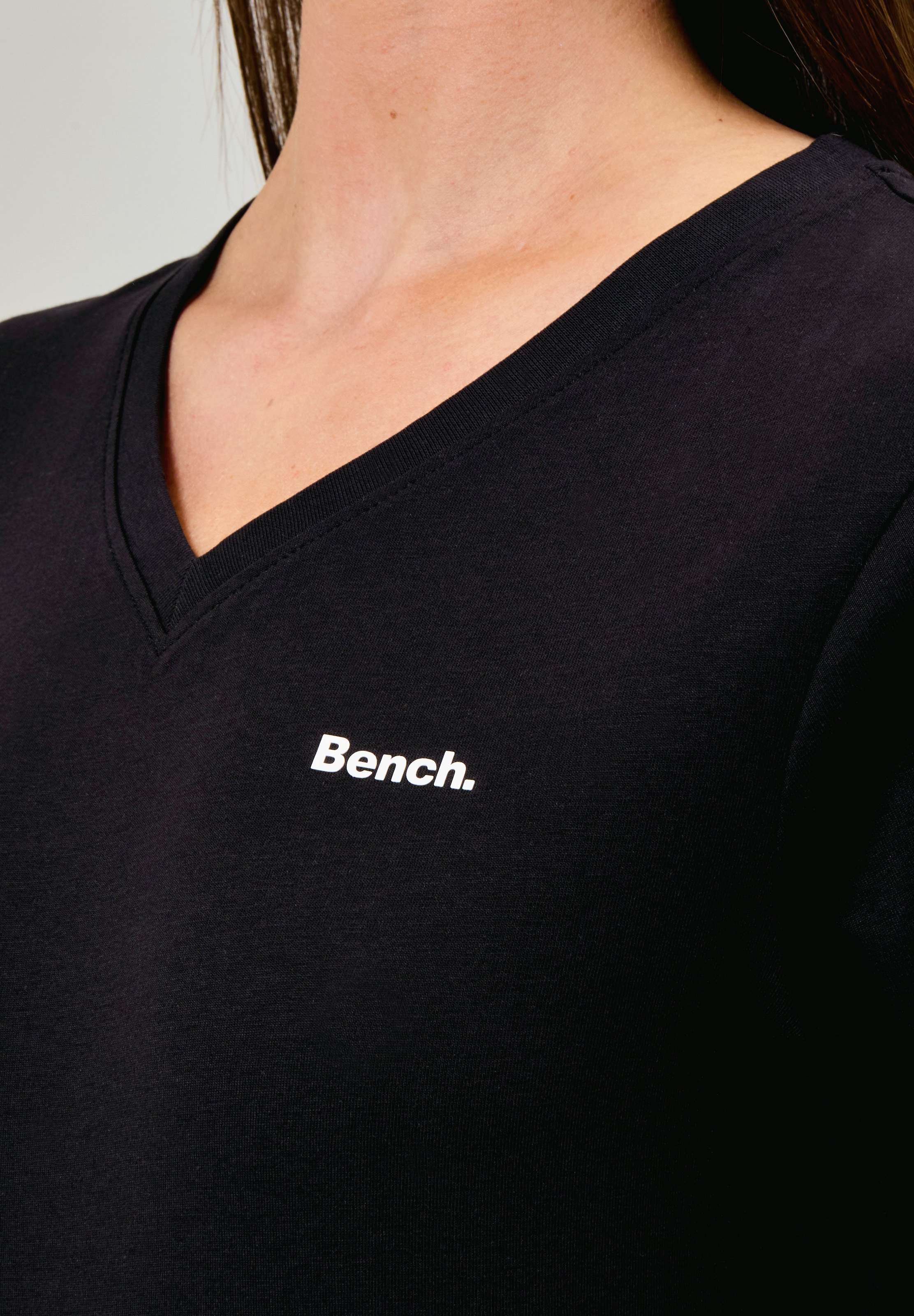 Bench. V-Shirt »BELLATRIX«