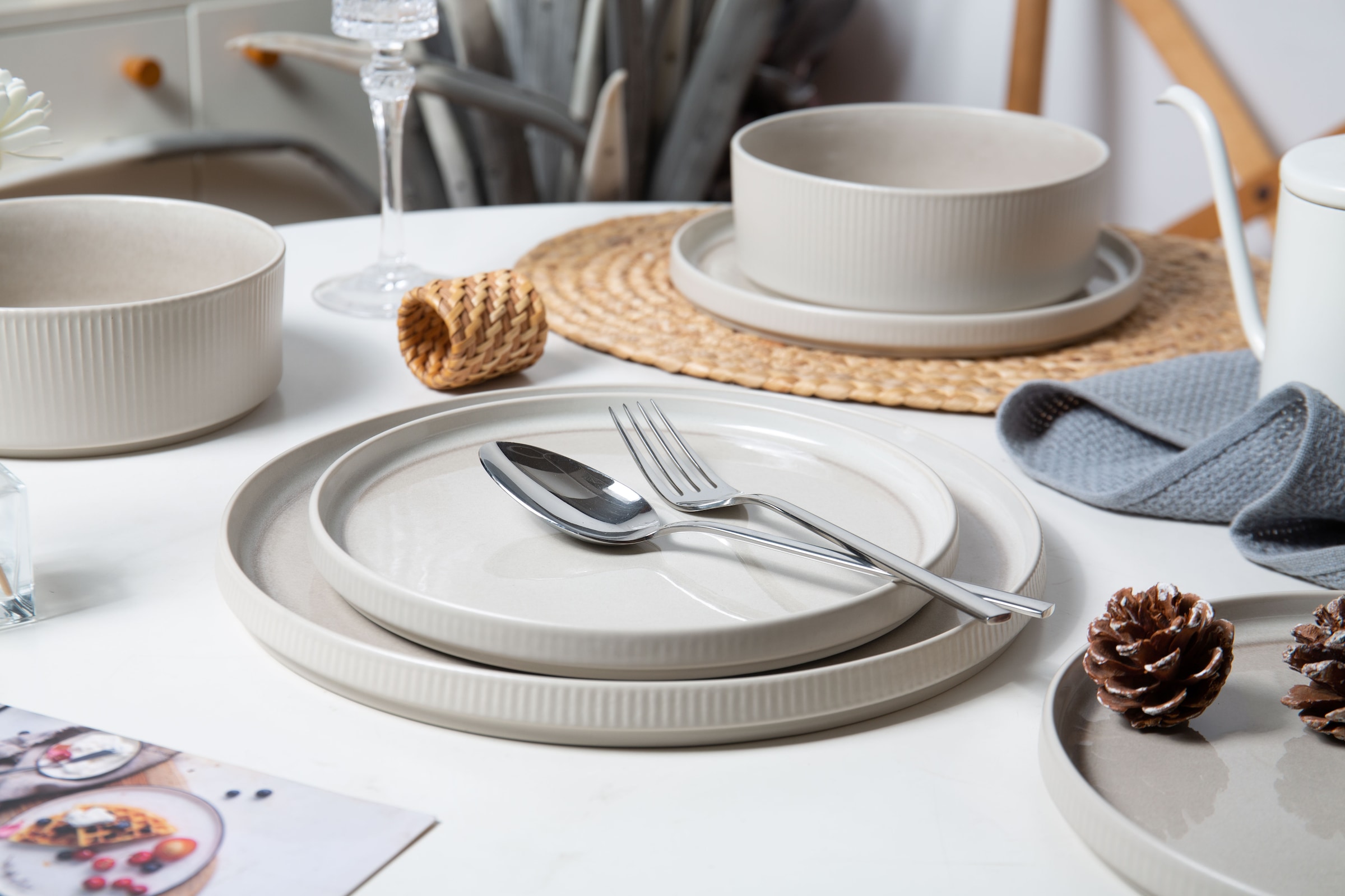 OTTO home Geschirr-Set »Ylvii, außen matt, innen reaktiv glasiert«, (Set, 18 tlg.), spülmaschinenfest und mikrowellengeeignet