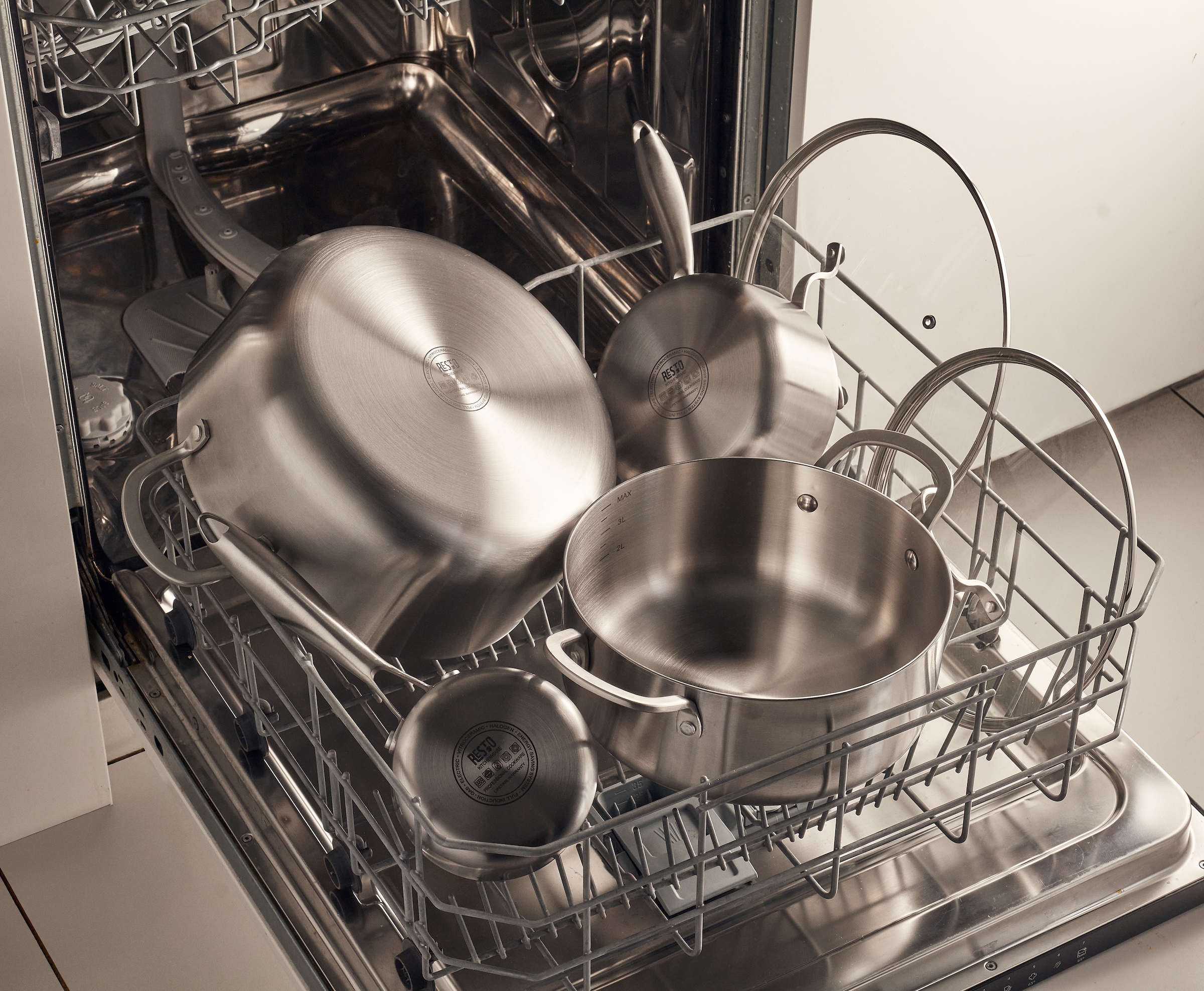 RESTO Kitchenware Kochtopf »CORVUS mit Glasdeckel, TRI-PLY- Aufbau – 3-lagige Konstruktion« 1 tlg. Aluminium | Edelstahl 18/10