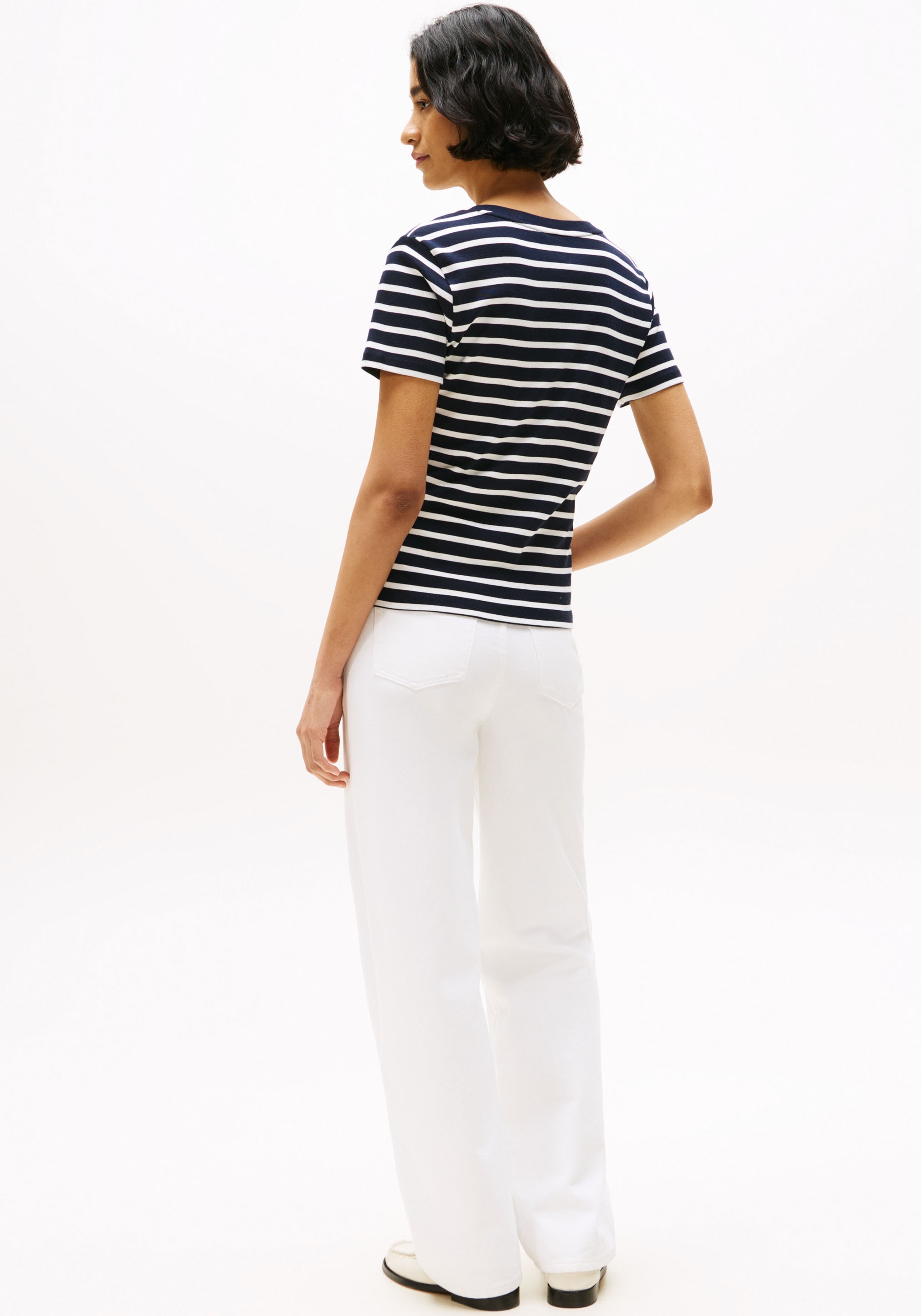 Tommy Hilfiger T-Shirt »SLIM CODY V-NK SS mit V-Ausschnitt und Streifen«, gestreift, casual, slim fit, Baumwolle, V-Ausschnitt