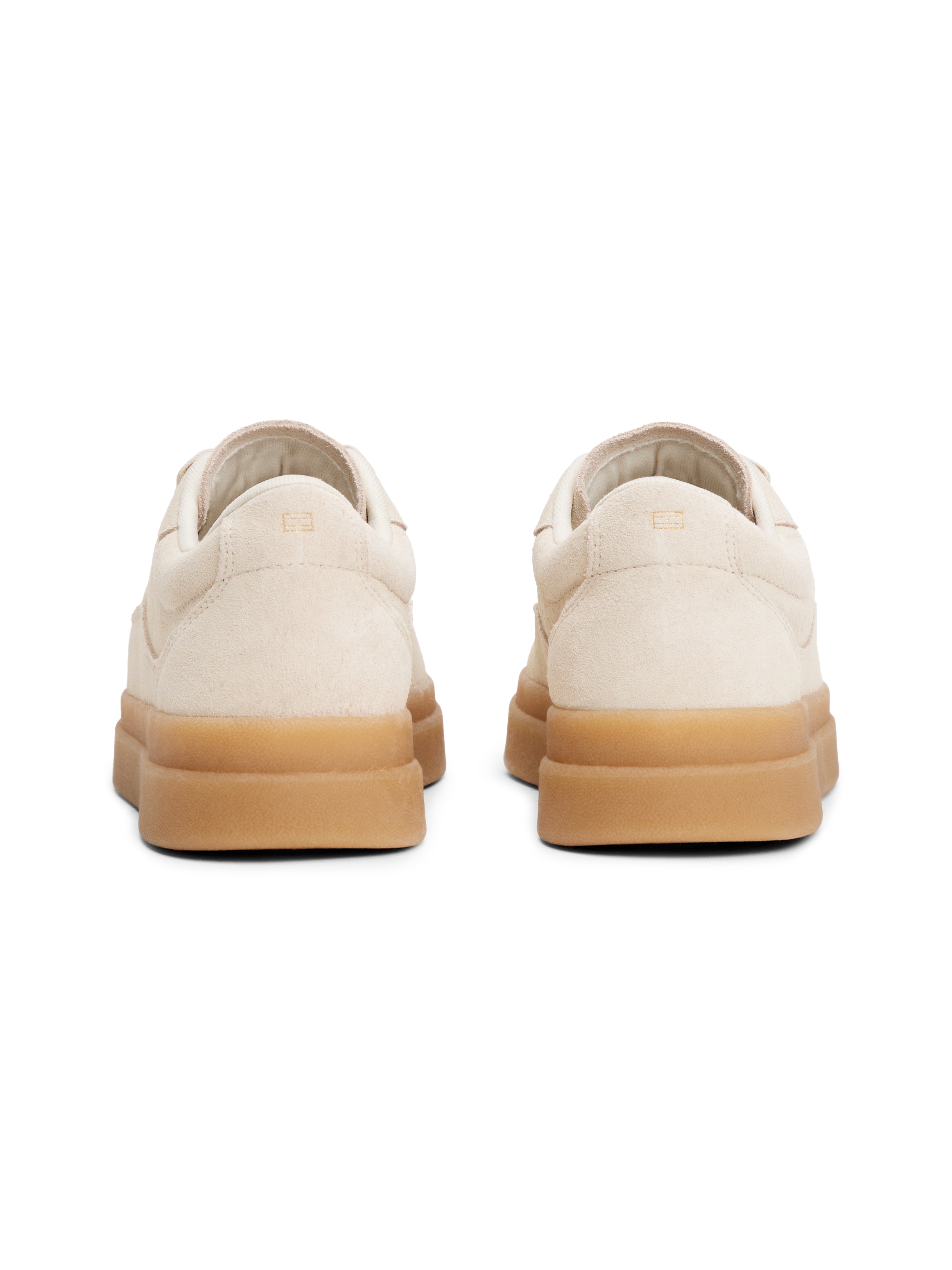 Tommy Hilfiger Plateausneaker »MODERN COURT SNEAKER SUEDE«, Freizeitschuh, Halbschuh, Schnürer mit weich gepolstertem Schaftrand